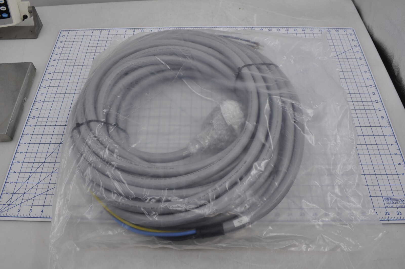 2057272 / LOOM SPLITTER BOX TO SA PDU INPUT 25M / SPTS