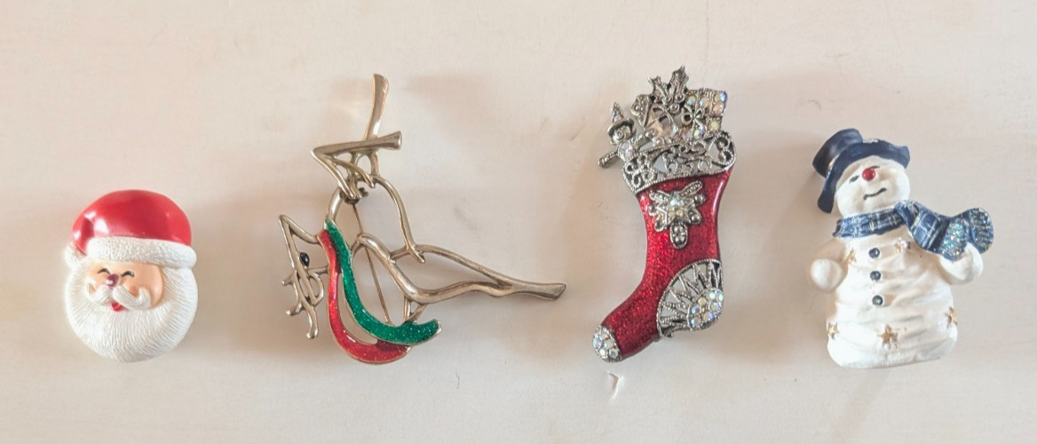 4 Christmas / Holiday Pins