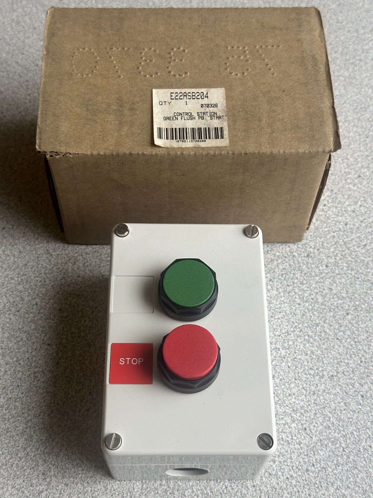 New Eaton Cutler Hammer E22ASB204 Assembled Pushbutton Control Station *Pls Read