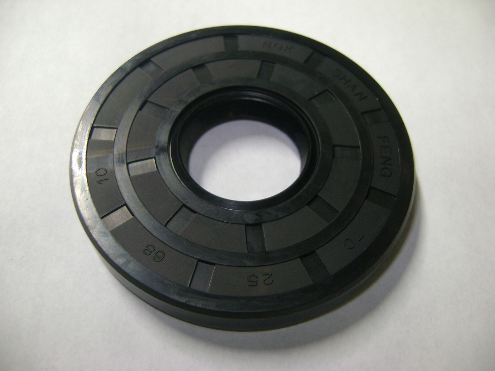 NEW TC 25X68X10 DOUBLE LIPS METRIC OIL / DUST SEAL 25mm X 68mm X 10mm