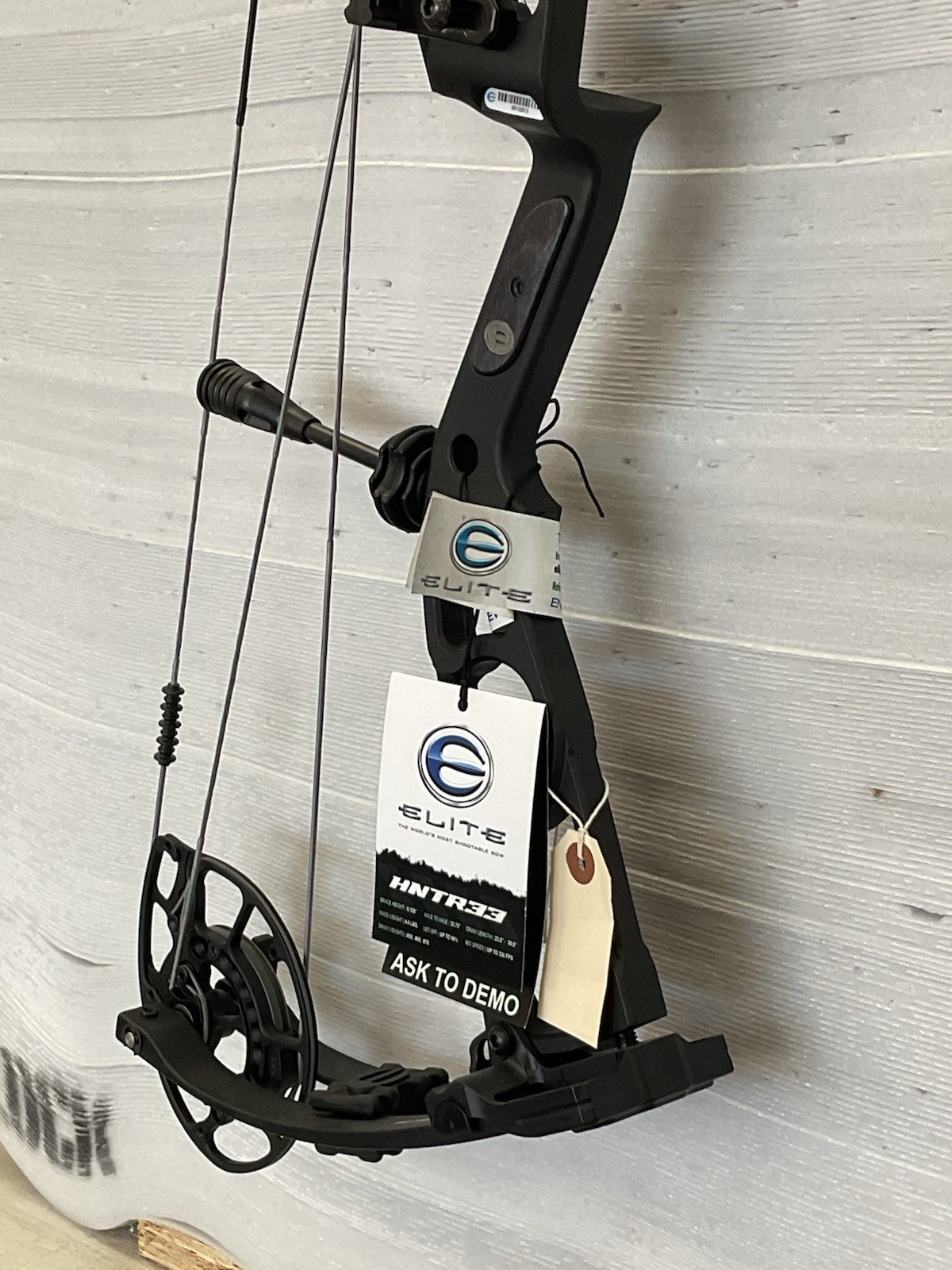 Elite Hunter 33, RH, In Black