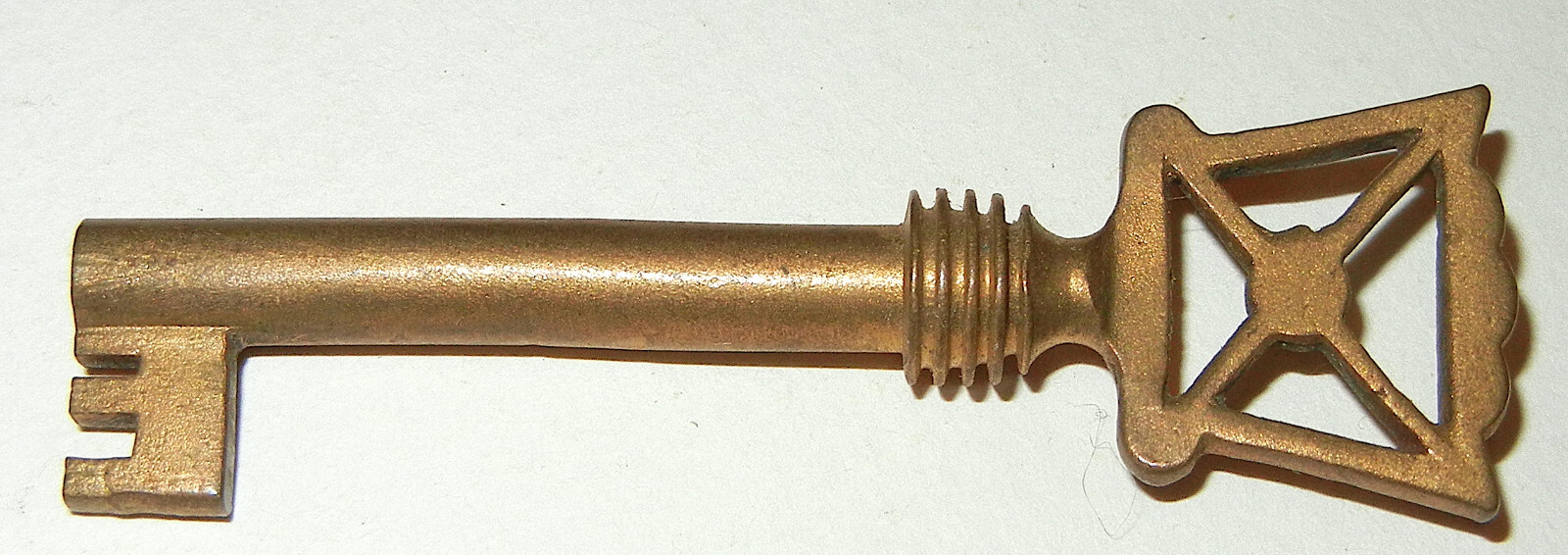 ANTIQUE COLUMBIA X BRASS PHONOGRAPH SKELETON BARREL KEY