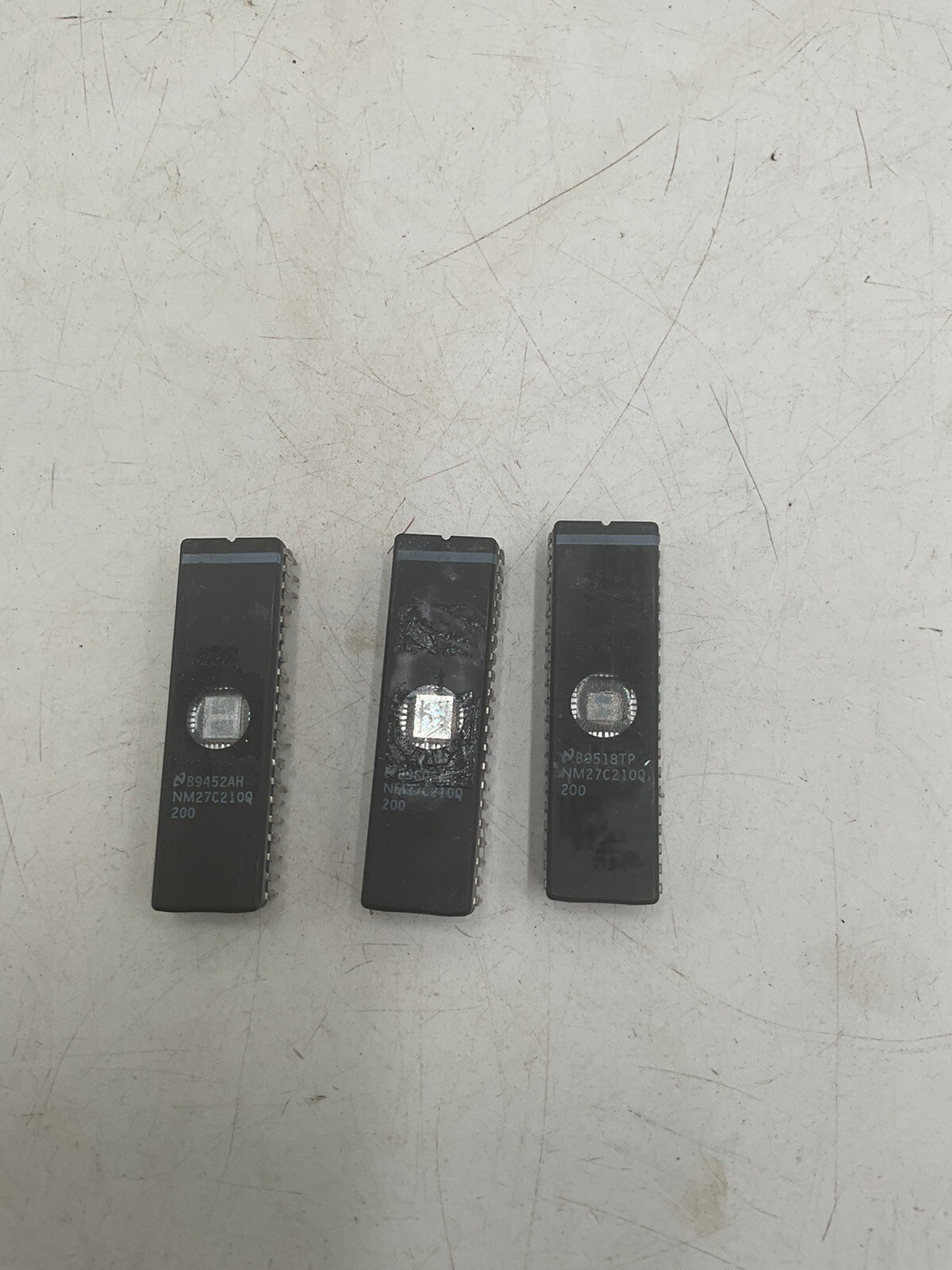 [3pcs] NM27C210Q 1Mbit UV EPROM DIP40CW USED