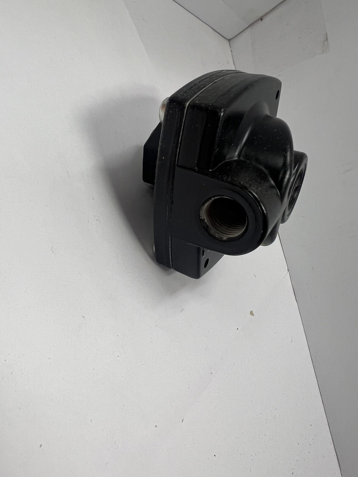 NEW JOUCOMATIC 34600136 PNEUMATIC EXHAUST VALVE