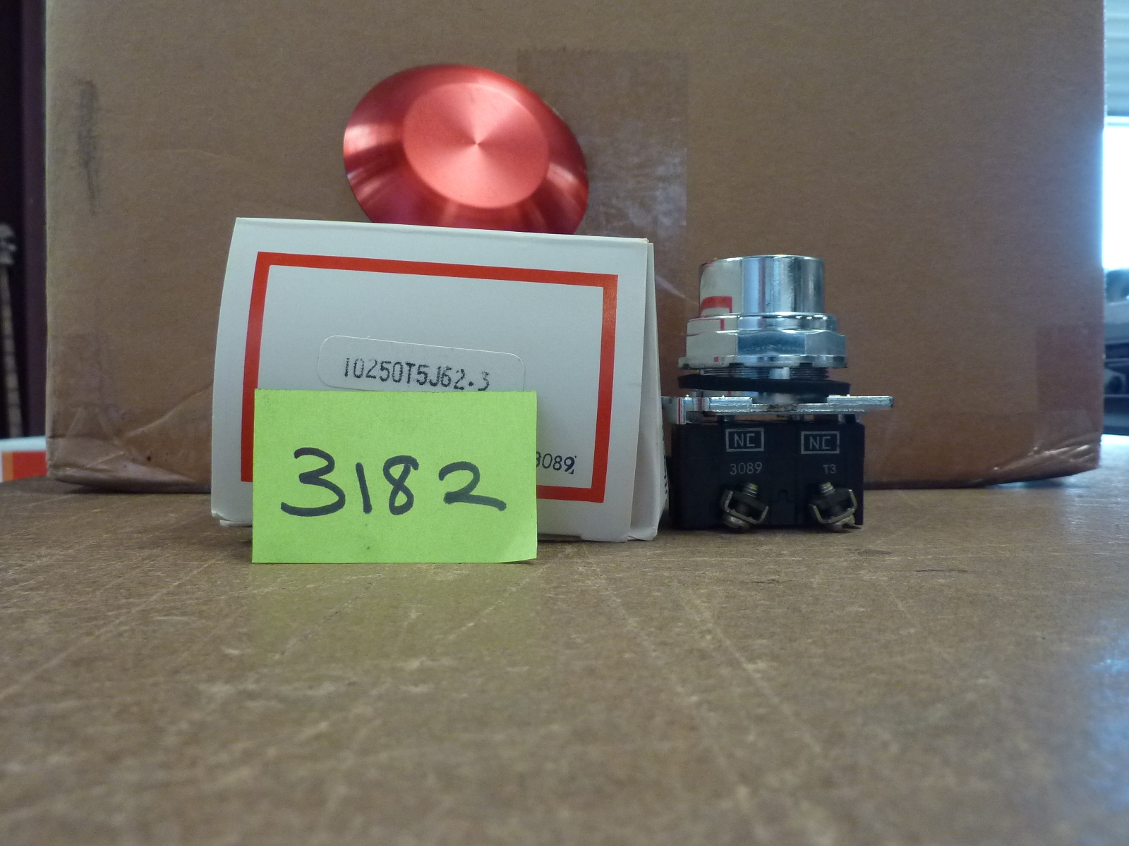 Cutler-Hammer 10250T5J62-3 Push Pull Button Switch 10250T5-3J62X