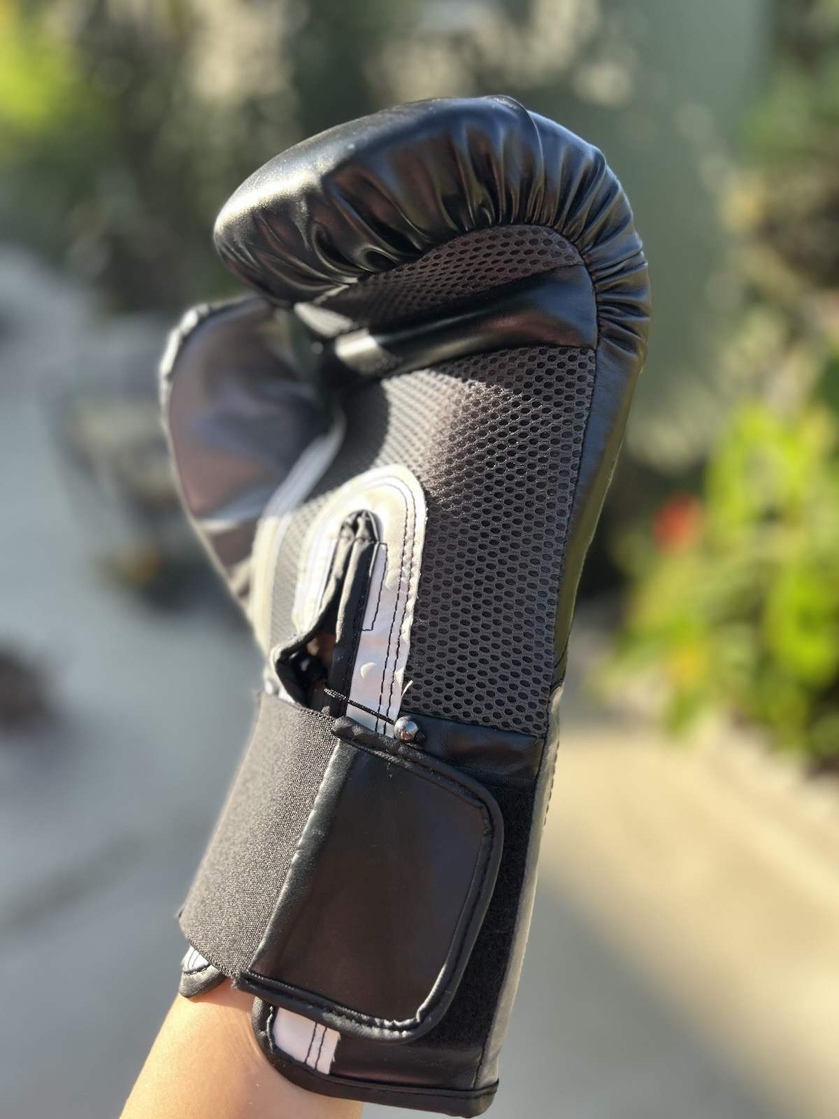 Everlast Training Boxing Gloves Pro Style Elite Evershield 16 Ounces Black Gray