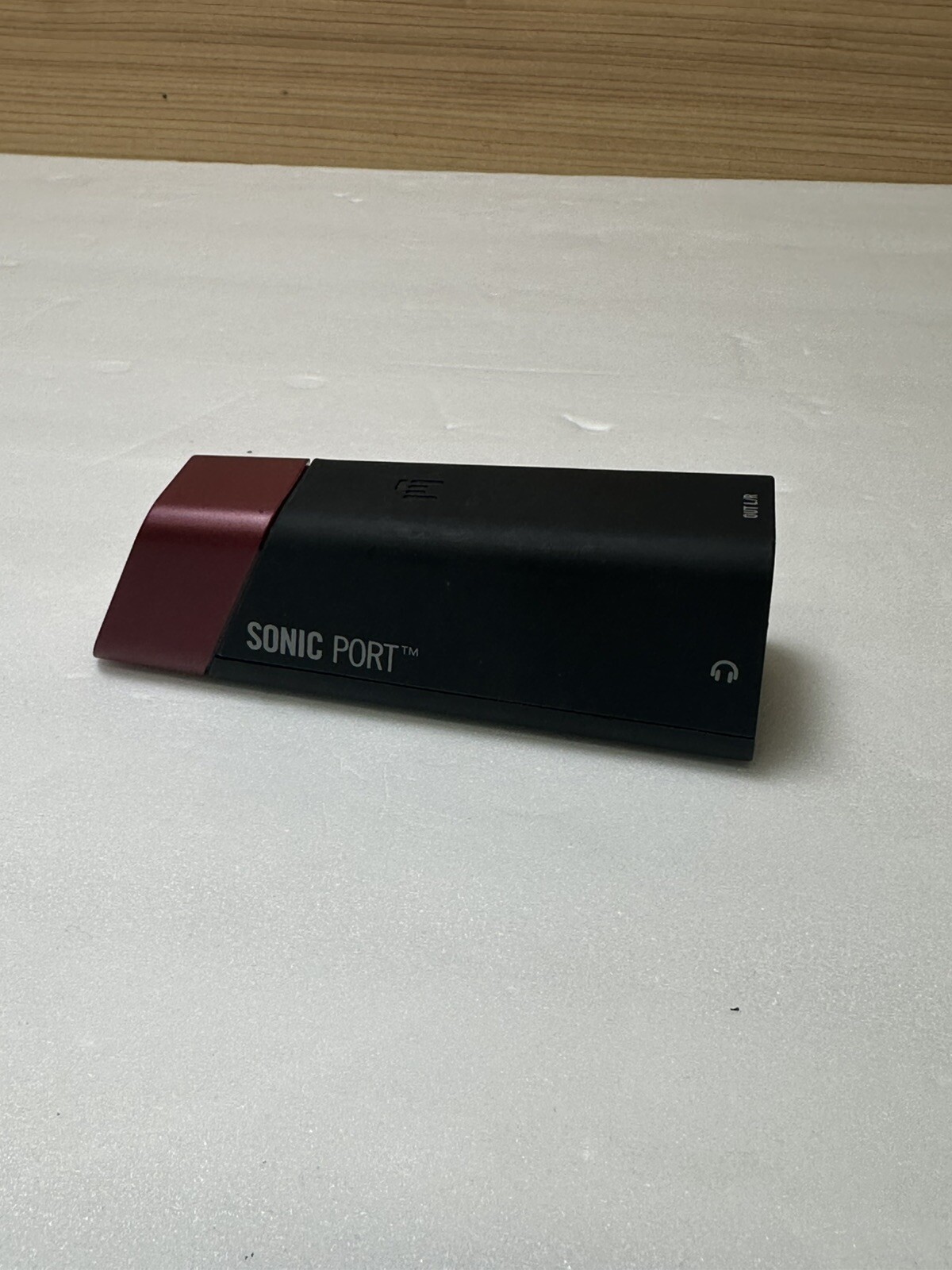 Line 6 Sonic Port Audio Interface for iPhone/iPad - PN: 59-00-0155.