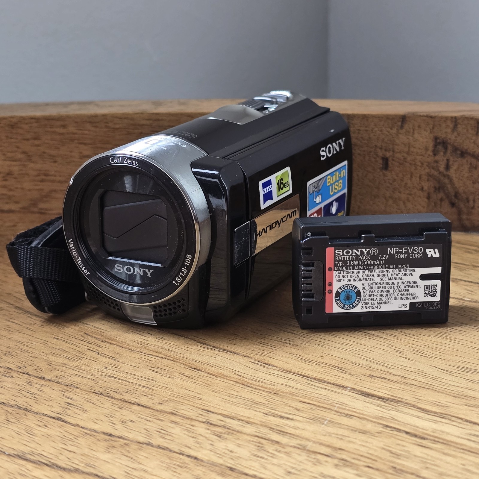 Sony Handycam DCR-SX85 Standard Definition Camcorder Black w/ 16GB Memory