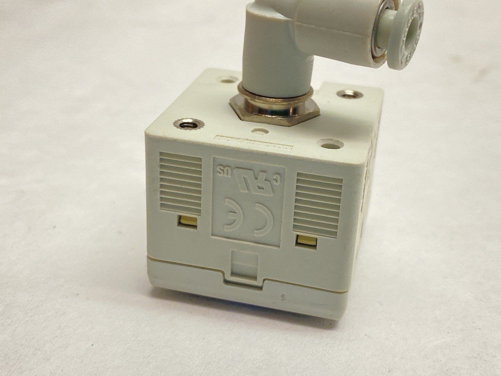 SMC ISE30-C4L-65 High Precision Digital Pressure Switch 12-24VDC