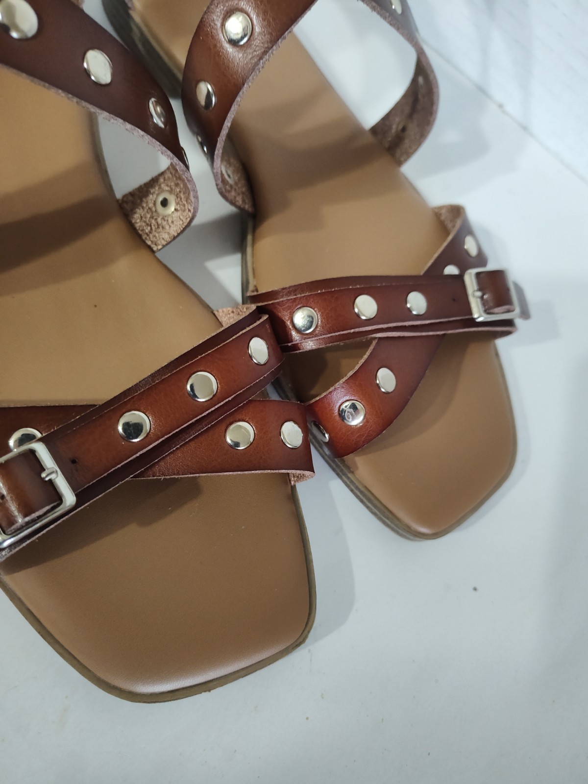 TIME AND TRU WOMEN'S STUDDED GLADIATOR FLAT SANDALS BROWN POLYURETHANE SIZE 8