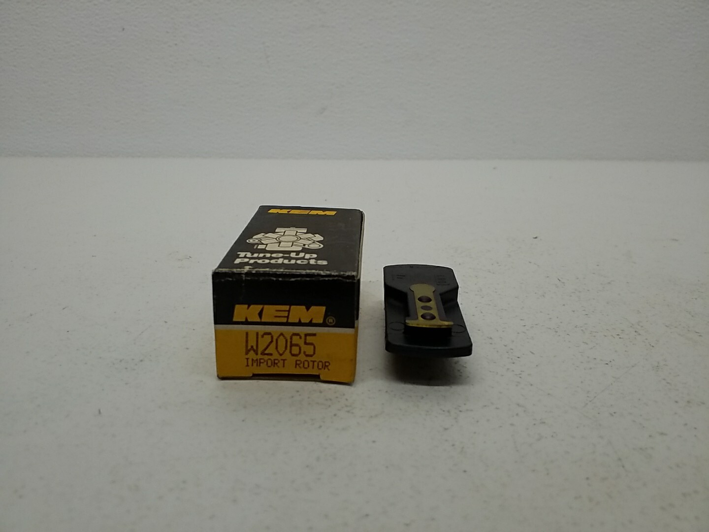 W2065 KEM Automotive Import Distributor Rotor W2065 Kem Import Rotor