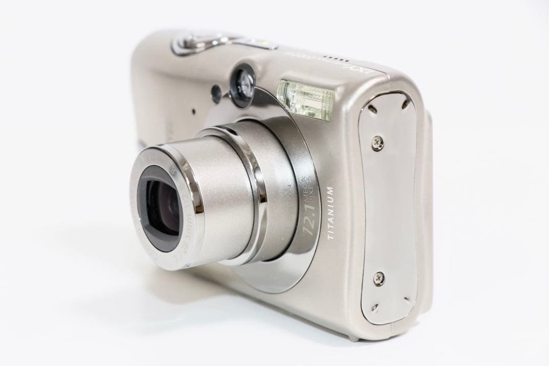 Canon IXY DIGITAL 2000 IS Compact Digital Camera Excellent Condition