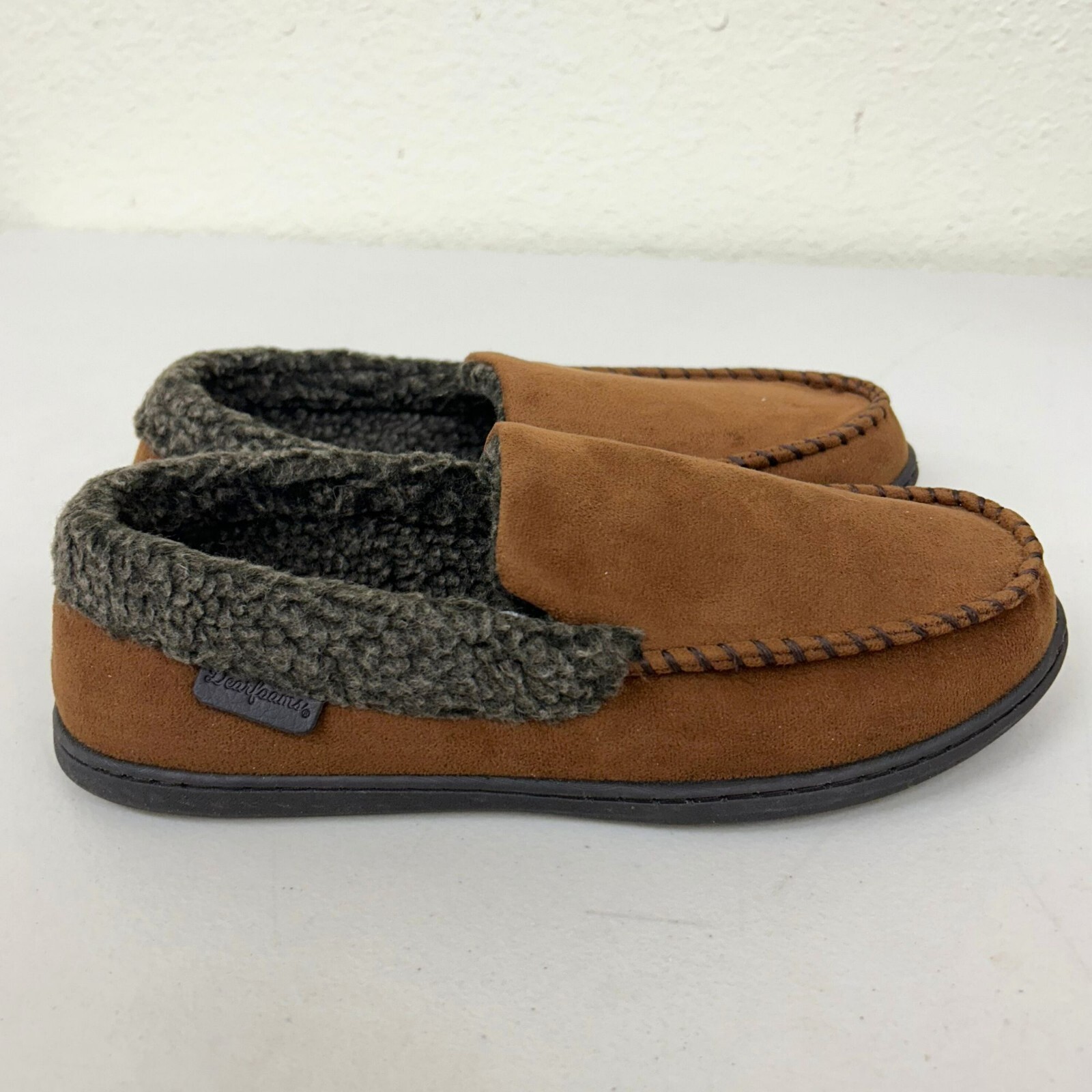 Dearfoams Men's Eli Microfiber Suede Moccasin Slipper Chestnut 9-10M New W/O Box