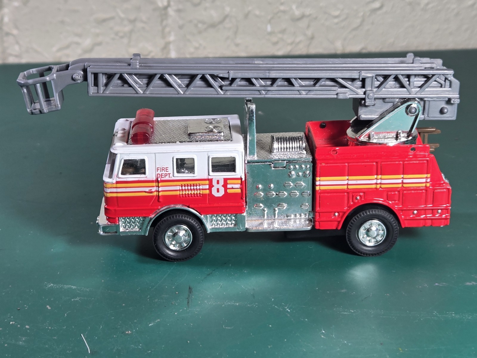 "New York Fire Dept" Ladder Fire Truck 4 3/4" Long Pull-back Motor Pre-owned