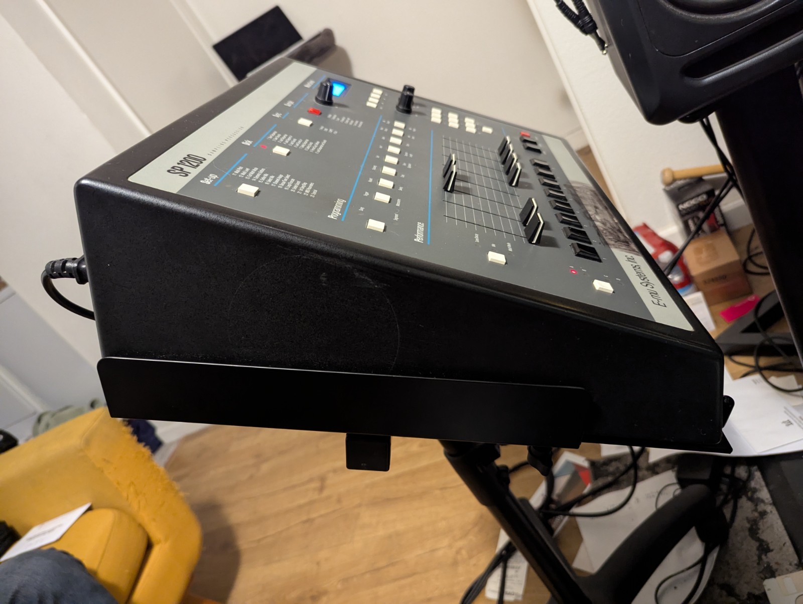 E-mu Systems SP-1200 Sampler & Sequencer, 8 Pads, Fader, Tabletop, 8Ch