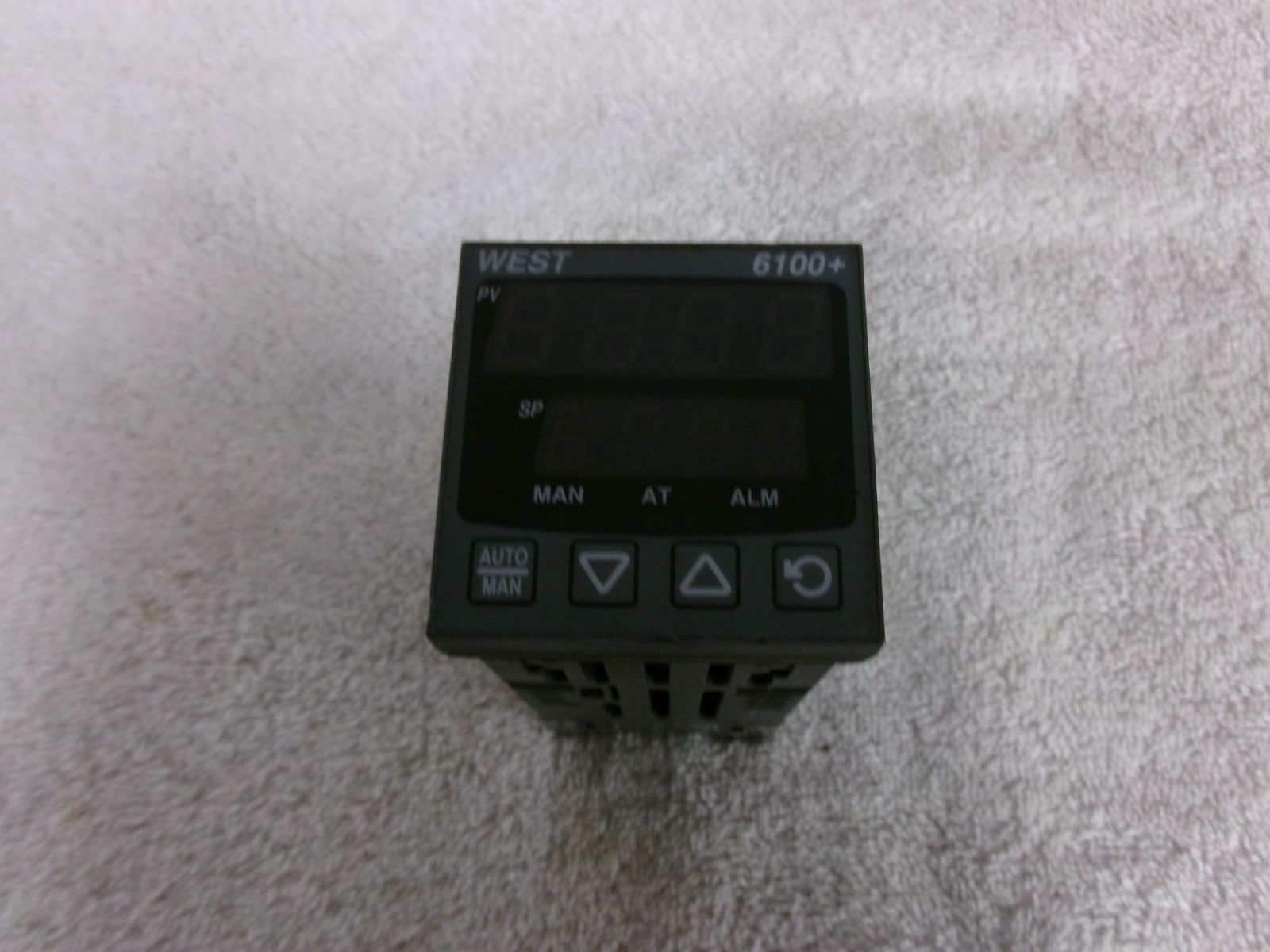 WEST 6100+ Temperature Controller 100/240 VAC P6101 P6101Z47000000
