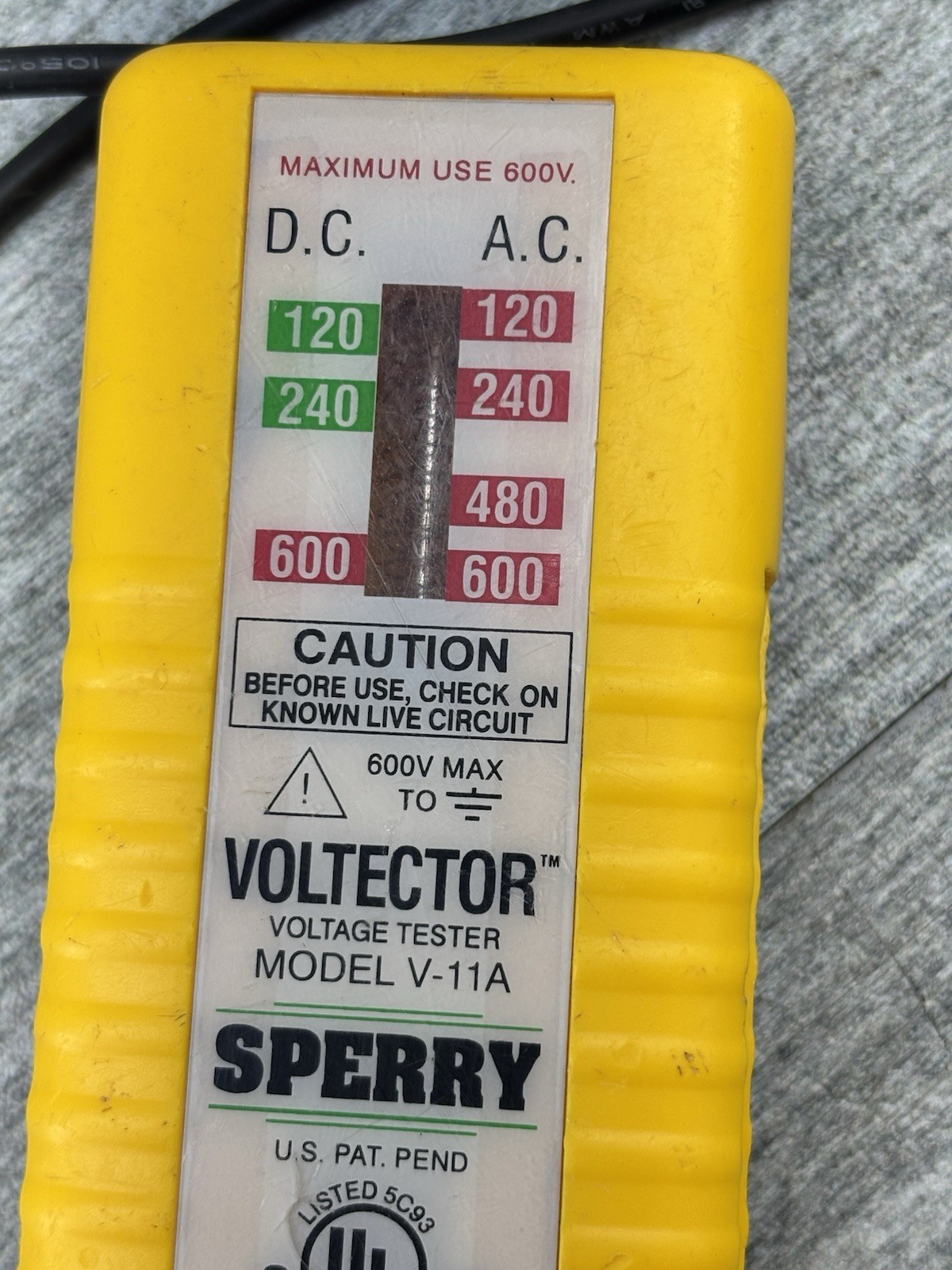 Sperry Voltector Voltage Tester V-11A Voltmeter AC/DC 600V Max