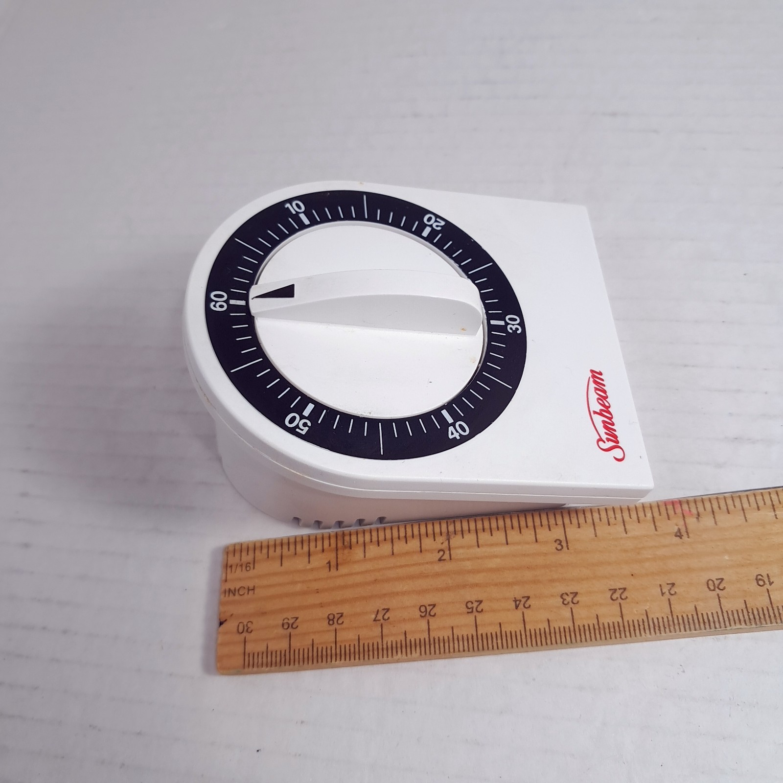 Sunbeam 60 minute kitchen egg timer mechanical white plastic 90353 black dial