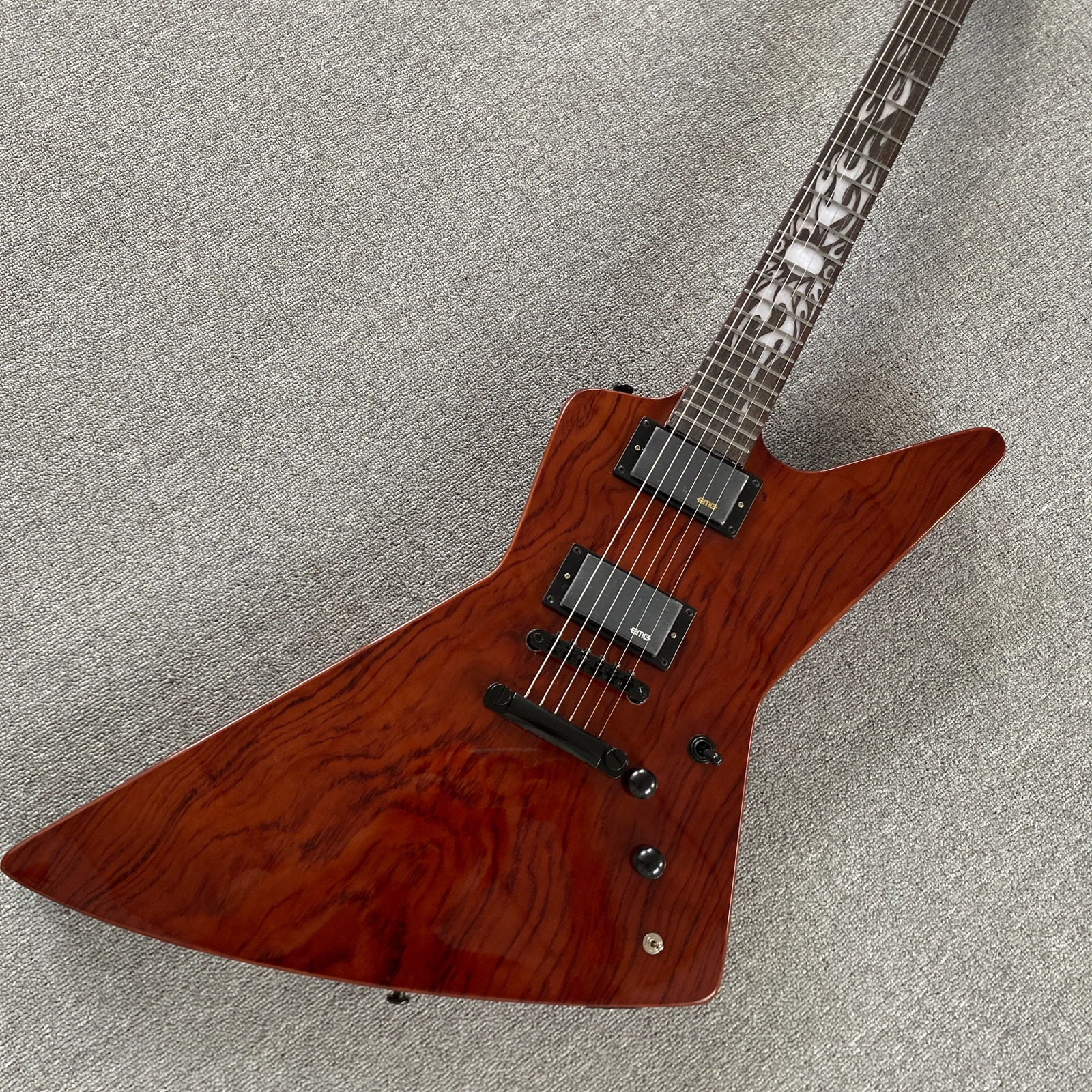 22 Fret Electric Guitar with EMG Pickups.Rosewood Veneer,6 Strings.Free Shipping