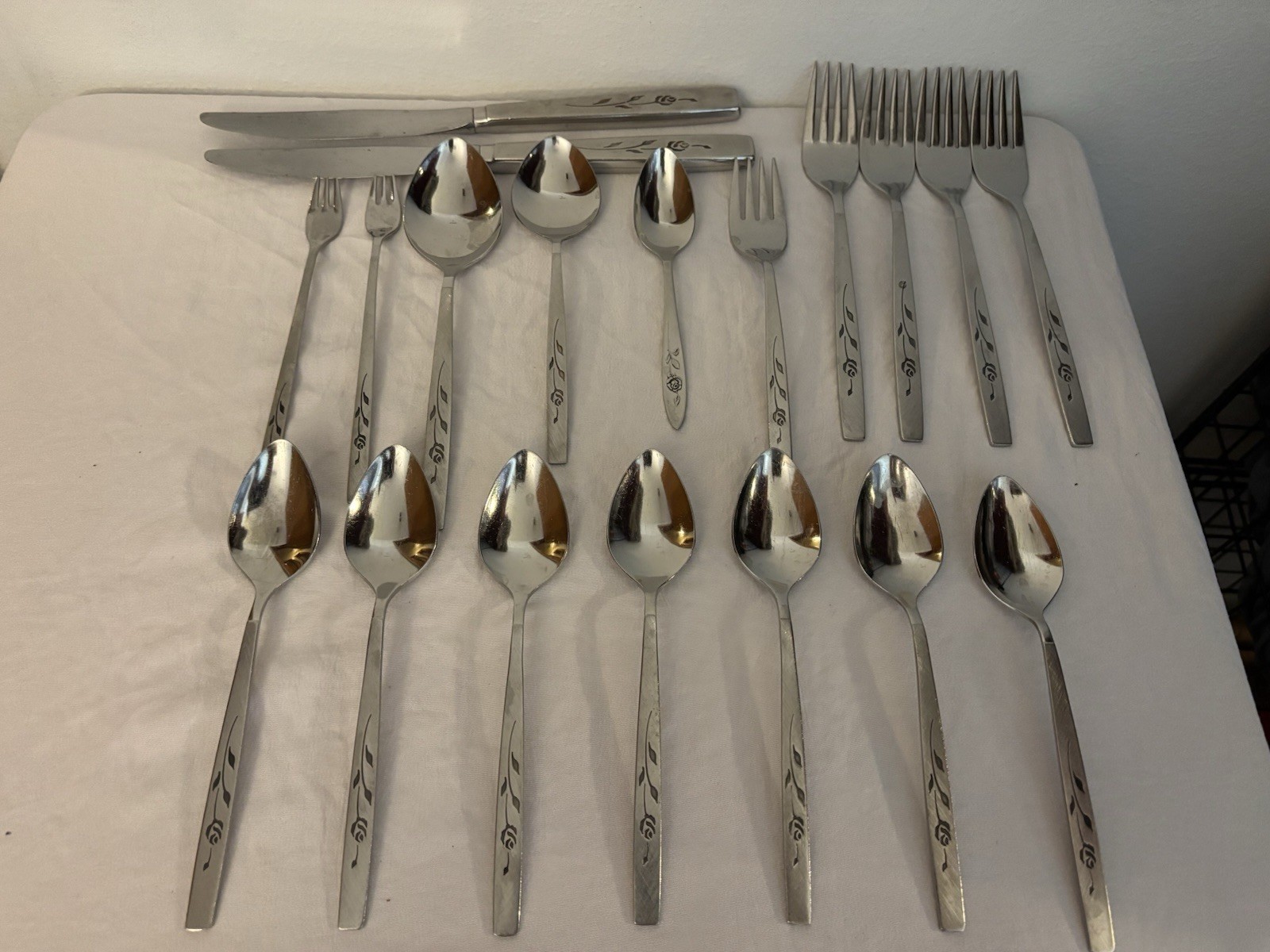 Vintage Oneidacraft Deluxe Stainless Flatware Capistrano Rose Lot Of 19 Pieces