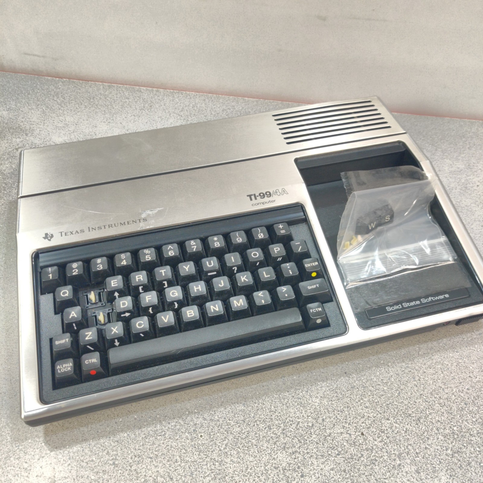 Texas Instruments Ti-99/4a Pc Tms9900 8KB RAM BROKEN KEYS, UNTESTED FOR PARTS
