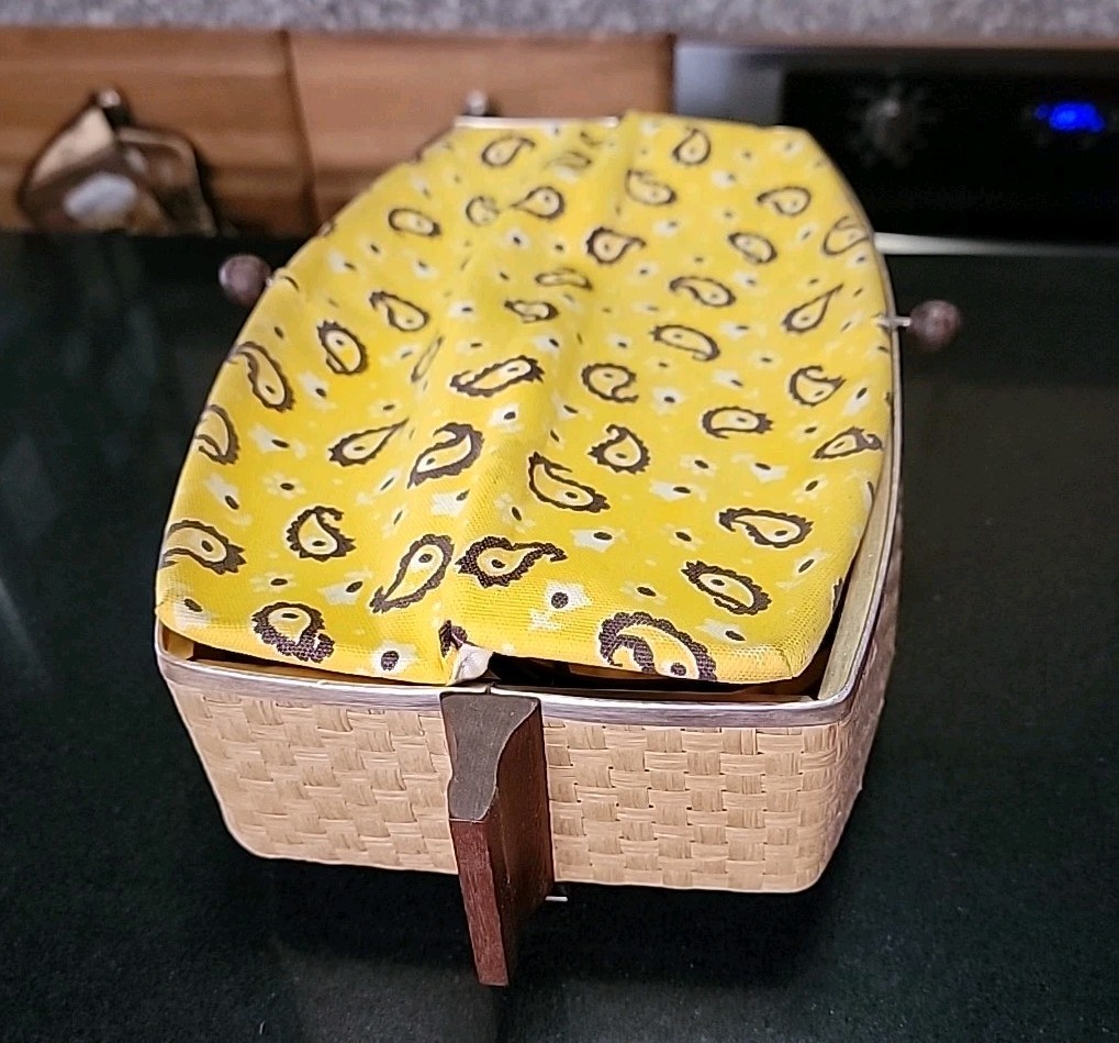 Vintage Cosmopolitan Electric Automatic Bun Warmer Top & Wicker Model WB-2