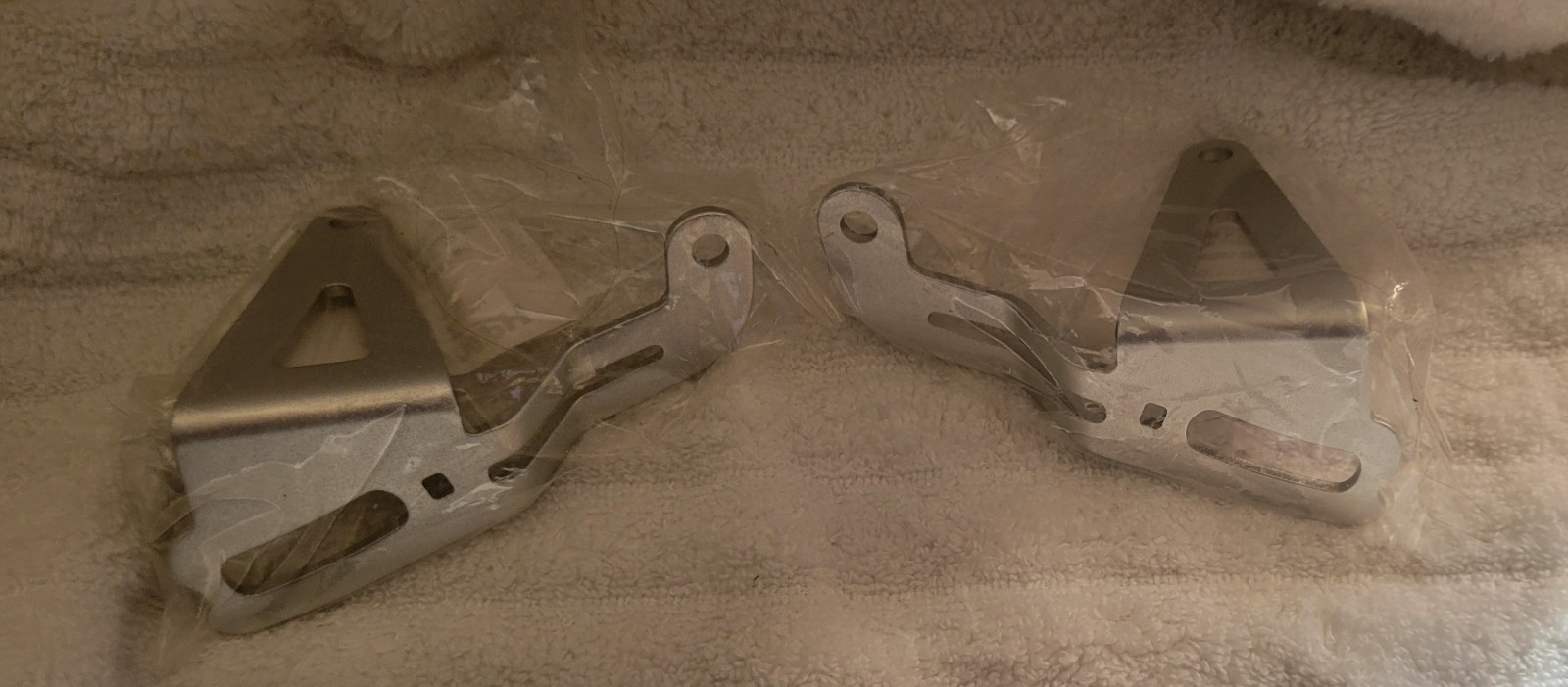 Triumph Mounting Brackets  A9701253 LH & A9701254 RH New