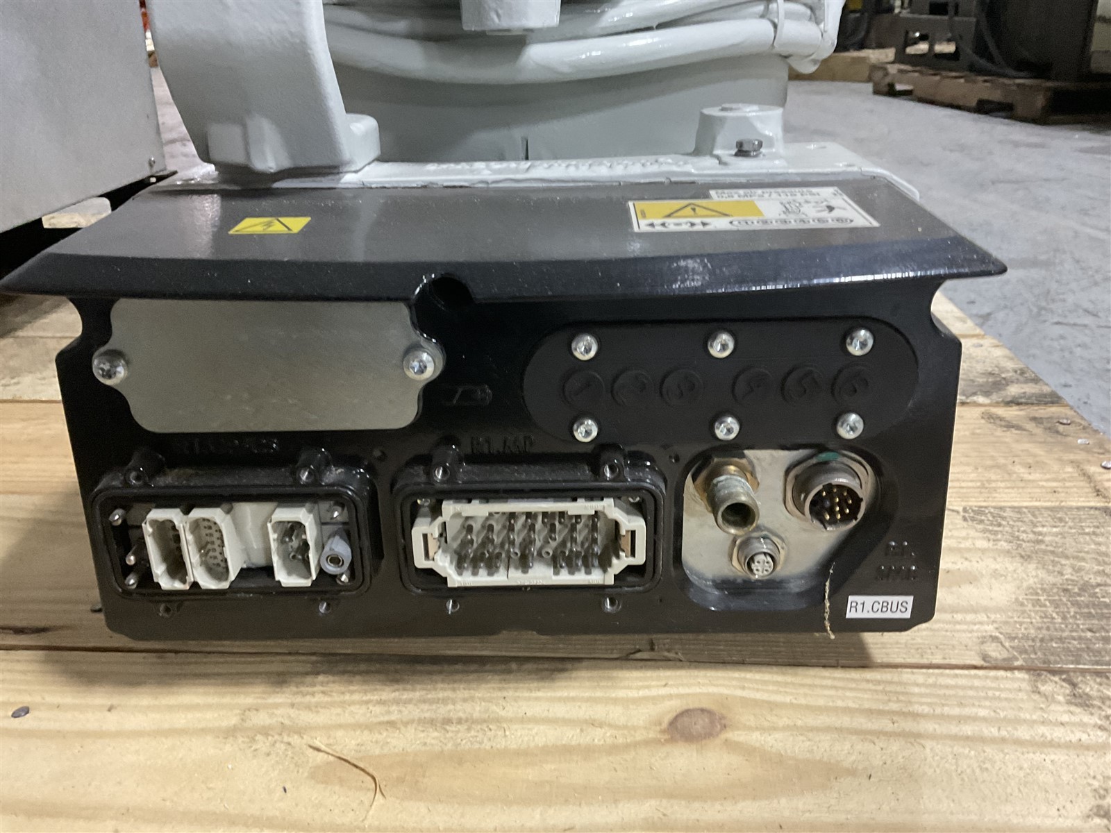 ABB ROBOT IRB4600 WITH CONTROLLER IRC5 SN: 4600-104574