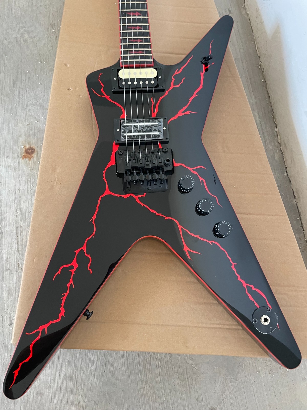 Black Panel Red Lightning 6 Strings Dimebag Darrell Model Electric Guitar