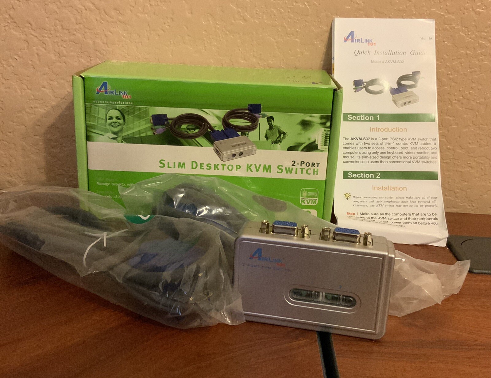 Airlink Slim Desktop KVM 2-Port Switch Model AKVM-S32