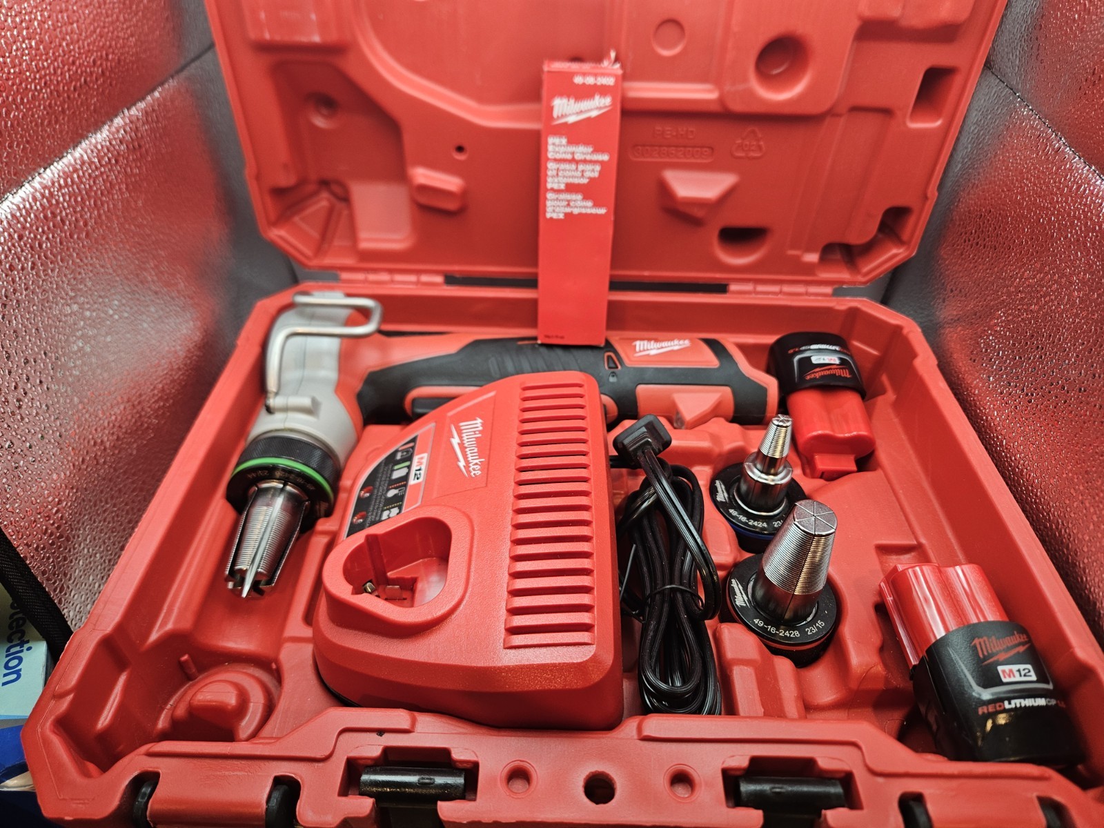 Milwaukee 2474-20 M12 PEX Expander Complete Kit 3 Heads 2 Batteries Charger