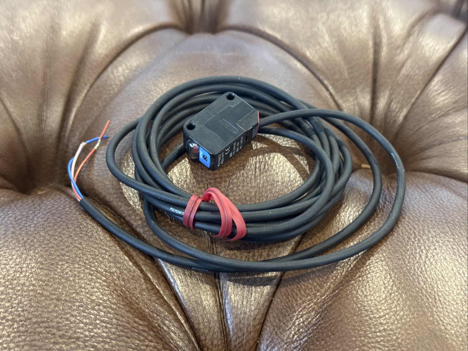 NEW Keyence PZ2-51T Photoelectric Sensor Transmitter SURPLUS FAST SHIPPING
