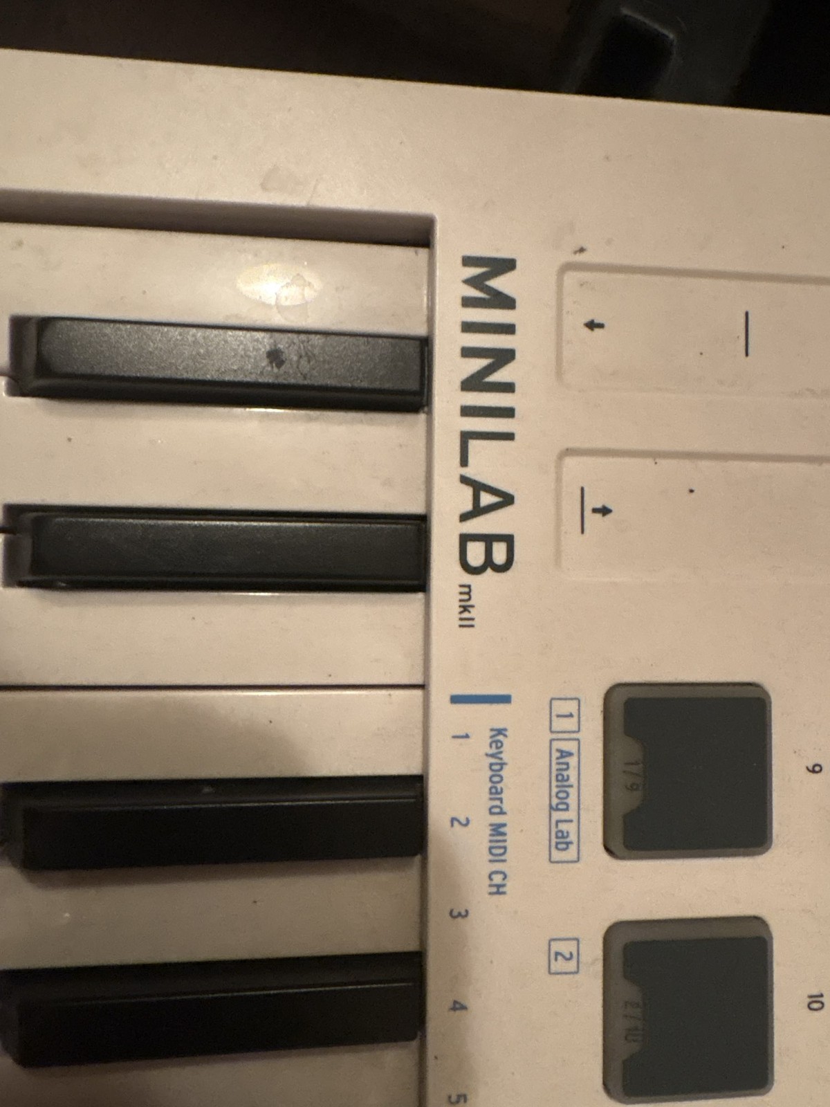 Arturia MiniLab MKII 25-Key USB MIDI Controller White