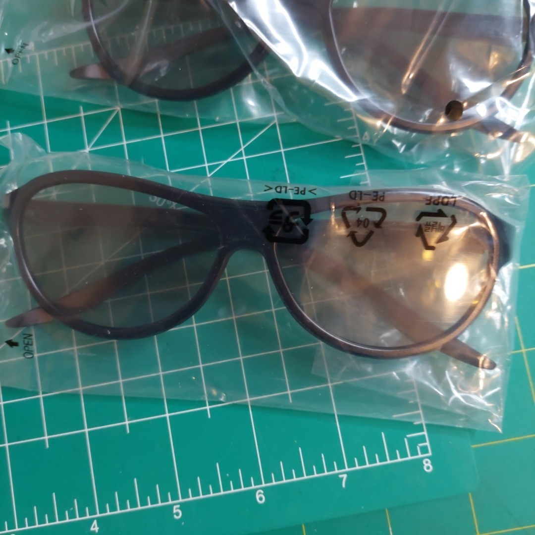 NEW OEM Genuine LG Cinema 3D Glasses FOUR Pairs AG-F310 + Microfibers