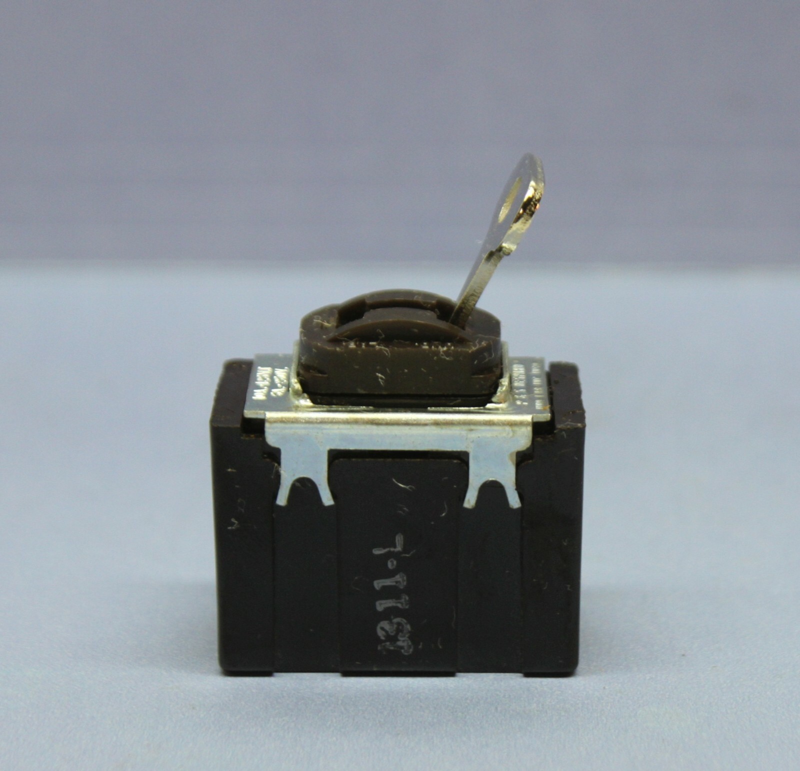 💡 Keyed Lock Locking Single-Pole ON/OFF Toggle Switch, Despard Interchangeable