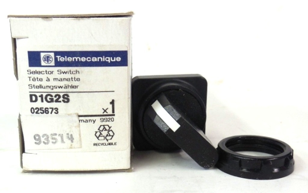 TELEMECANIQUE,  2 POSITION SELECTOR SWITCH,  D1G2S, NEW IN BOX