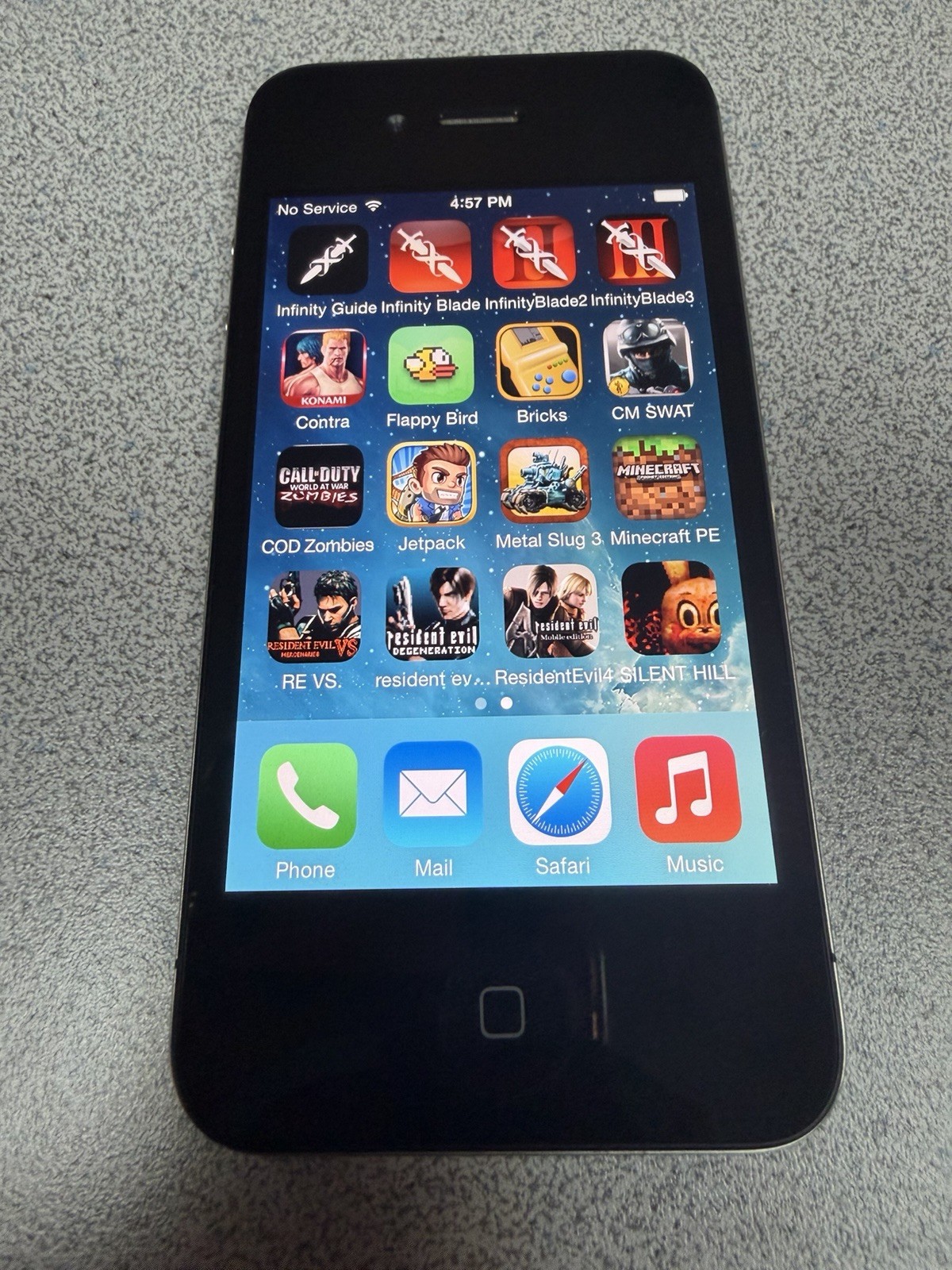 iPhone 4 8GB Infinity Blade 1 2 3 Resident Evil Contra Silent Hill rare RPG game