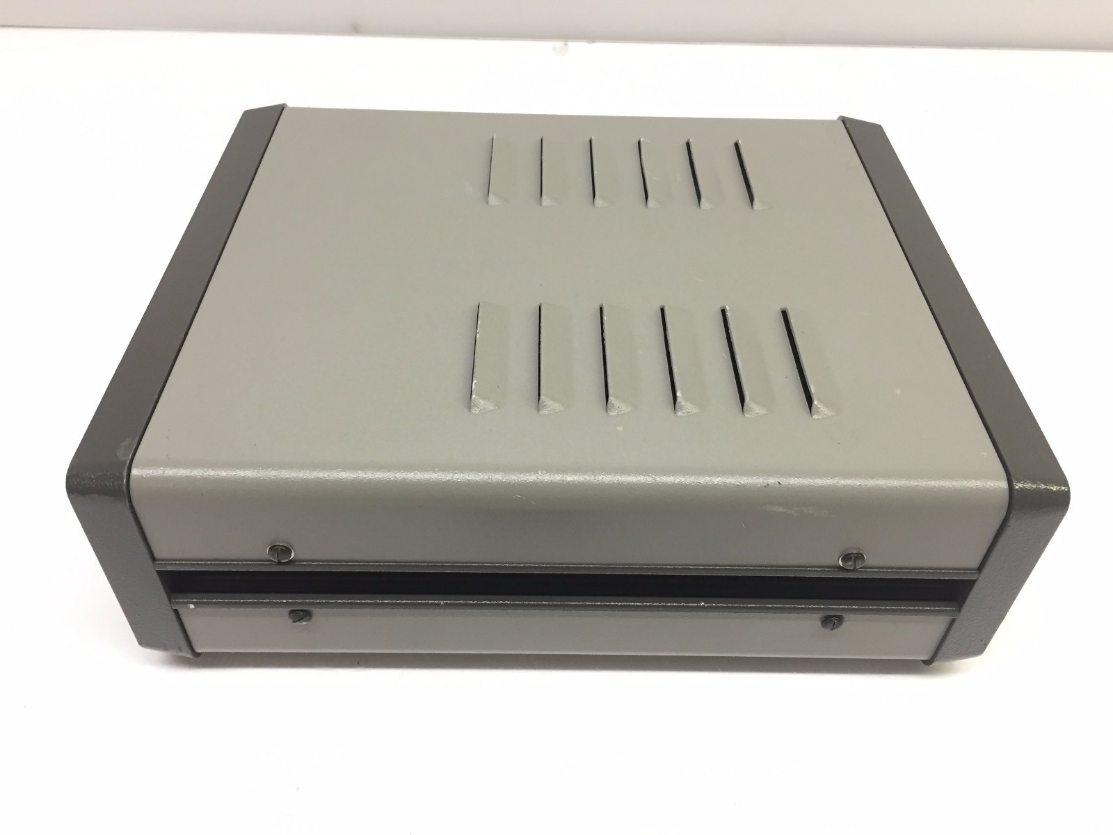 Queensgate Instruments AX100 Positioning Controller