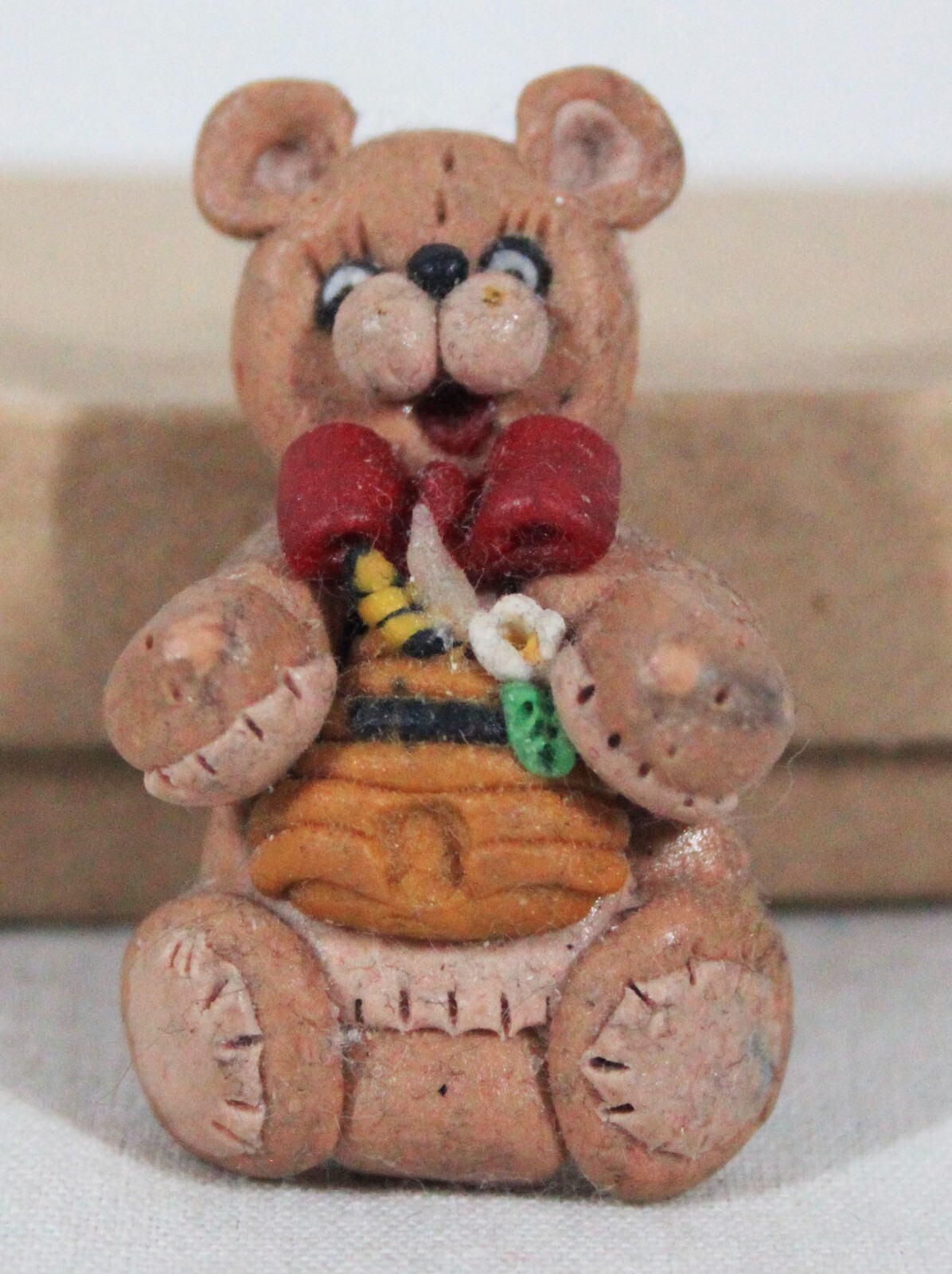 RARE! ADORABLE TEDDY BEAR HOLDING A BEEHIVE BROOCH/ PIN 1 3/4" TALL NEW IN BOX
