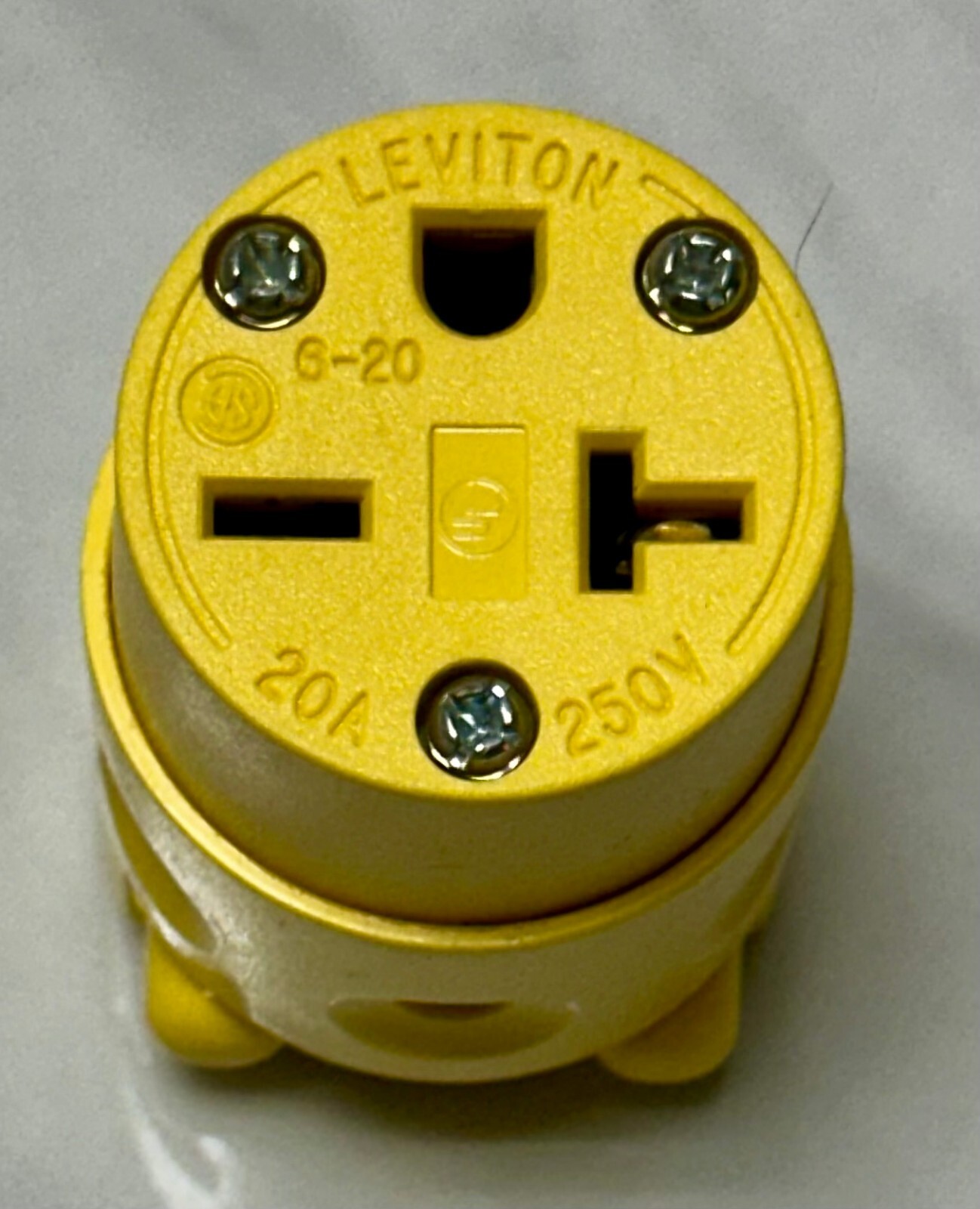 Leviton 620CV 2P3W 20A 250V Grounding Connector