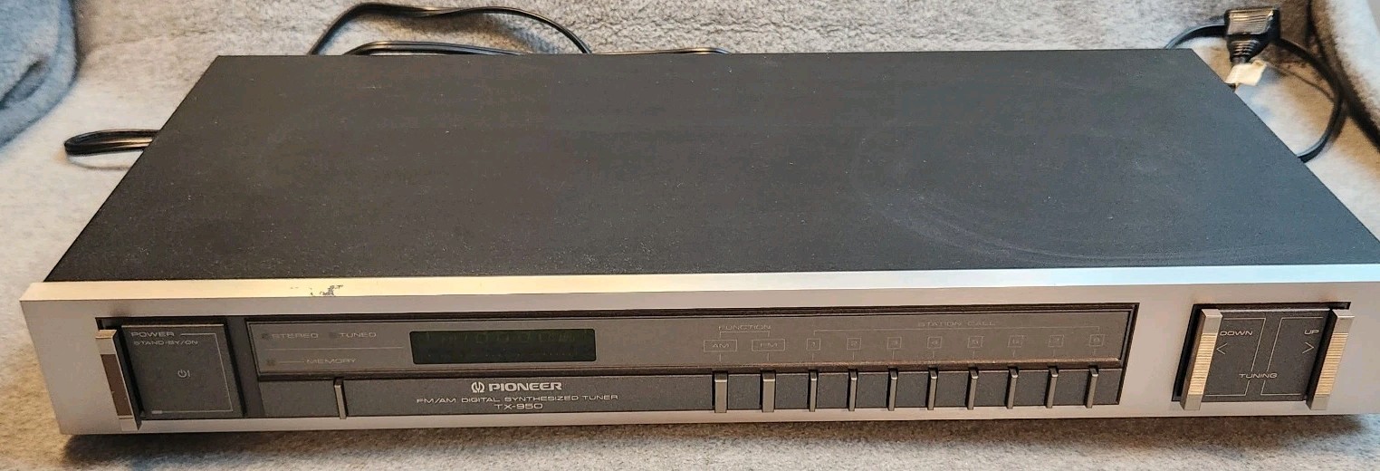 Vintage Pioneer TX-950 AM FM Digital Synthesized Audio Tuner - Powers On