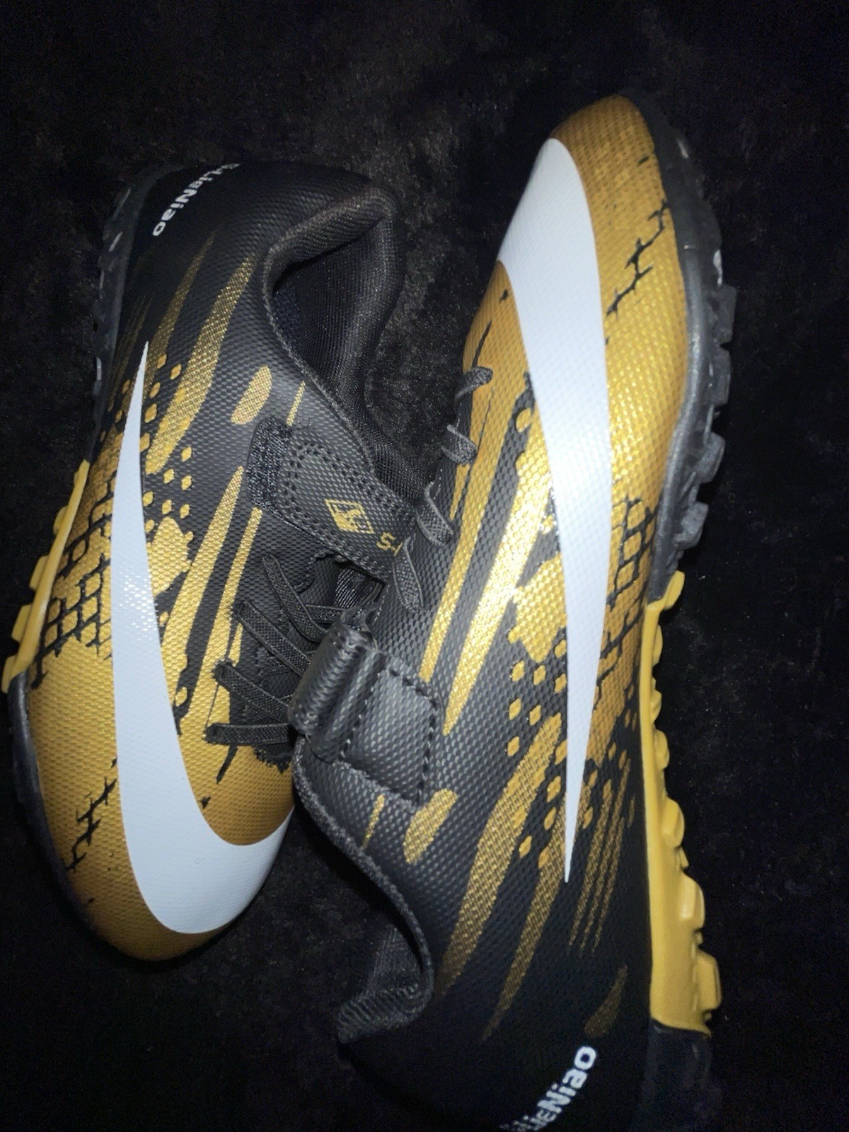 S Lieniao Soccer Shoes , Size EU 38, Black And Gold Brand New ,no Box