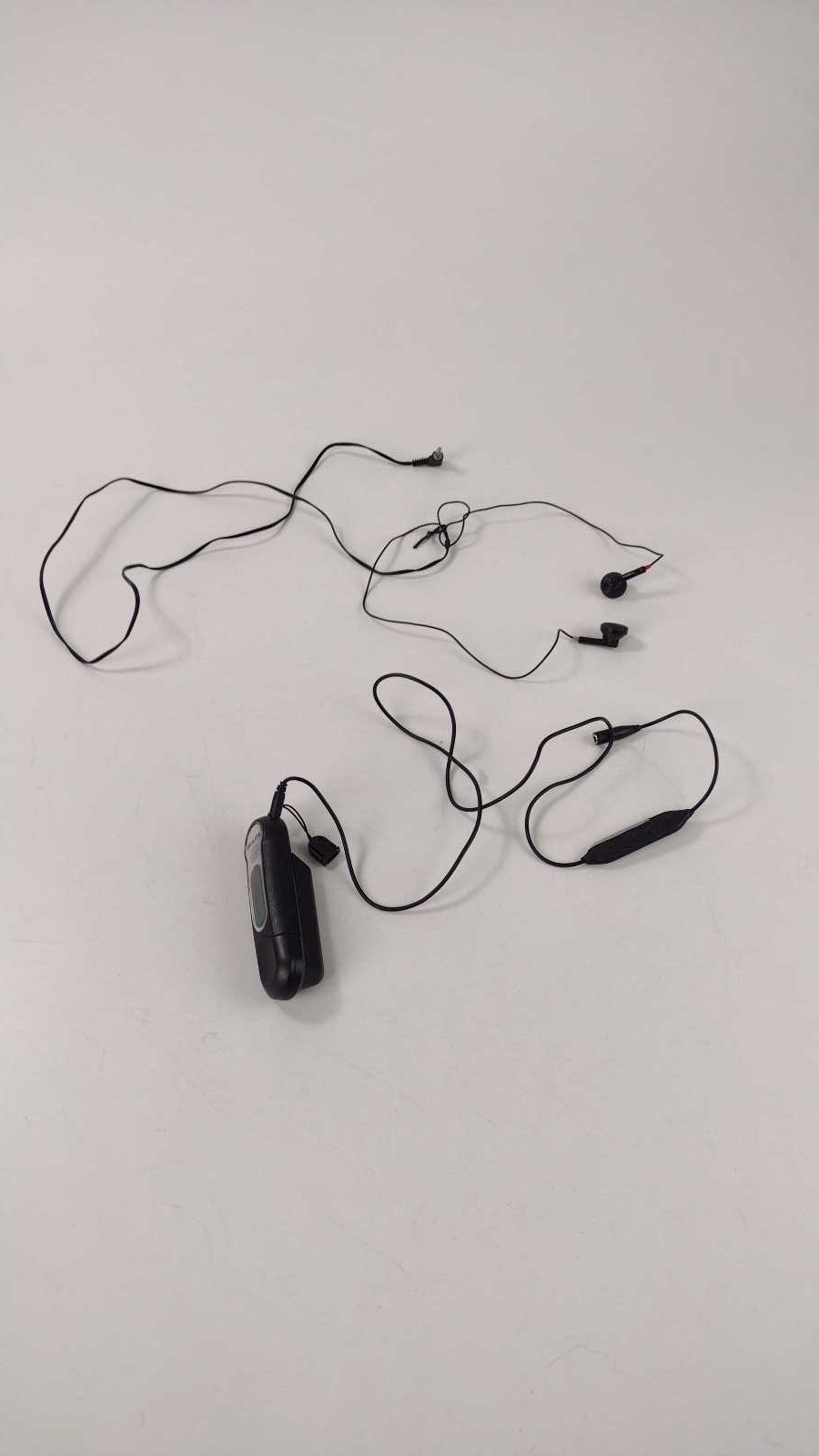 Philips 256MB Wearable Digital Audio Player Key013 Magnesium Case Remote Bundle