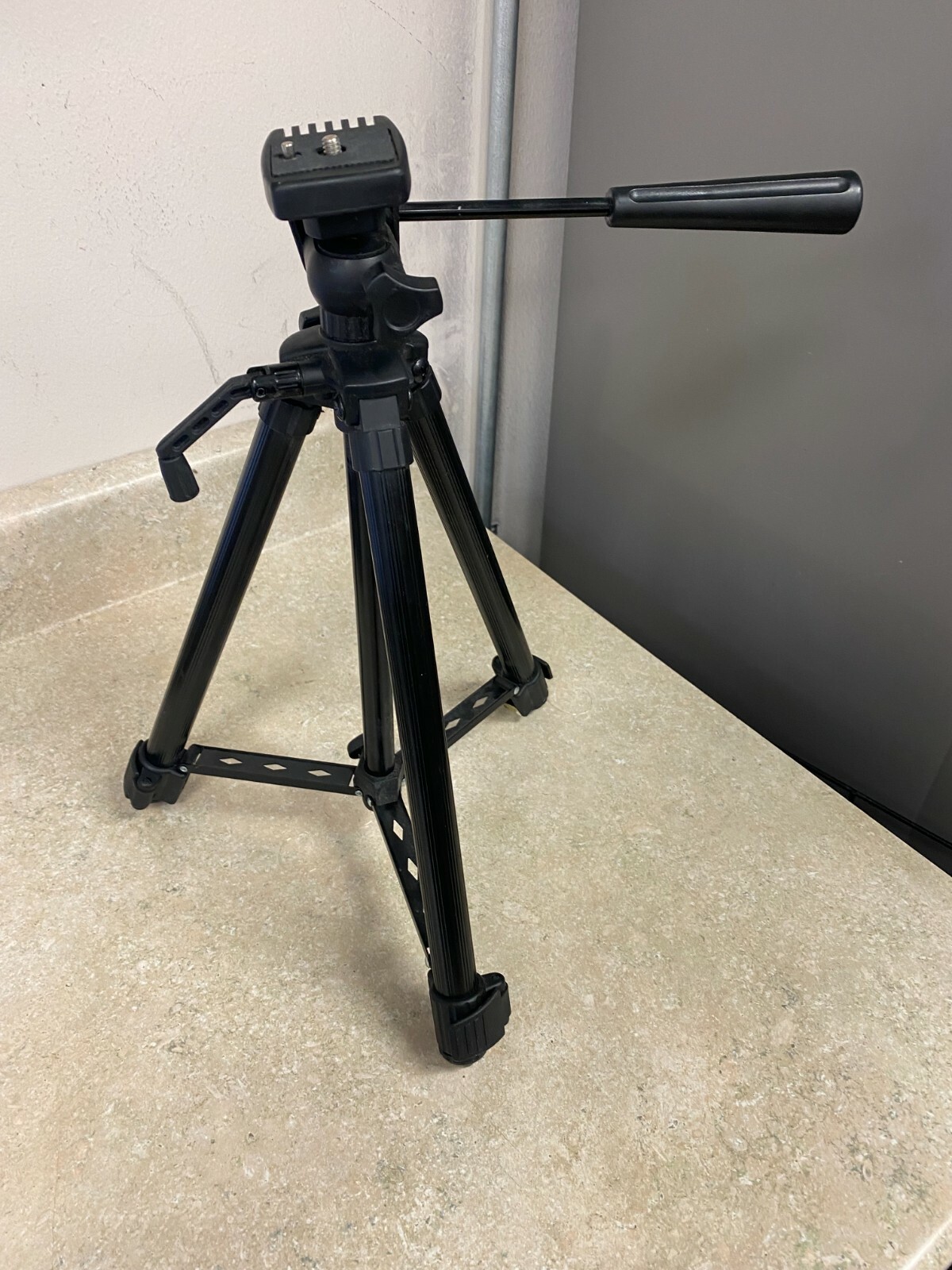 SONY TRIPOD CAMERA STAND