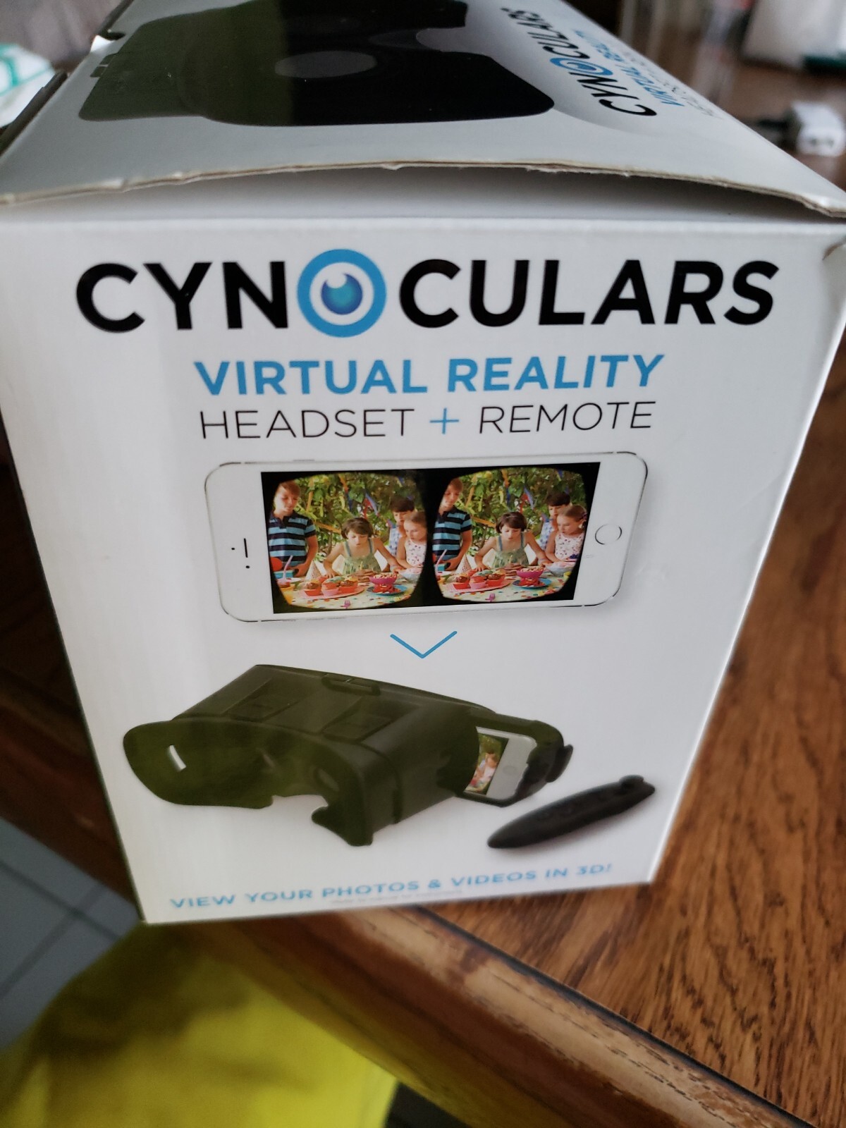 CYNOCULARS Virtual Reality Headset & Remote in very good condition