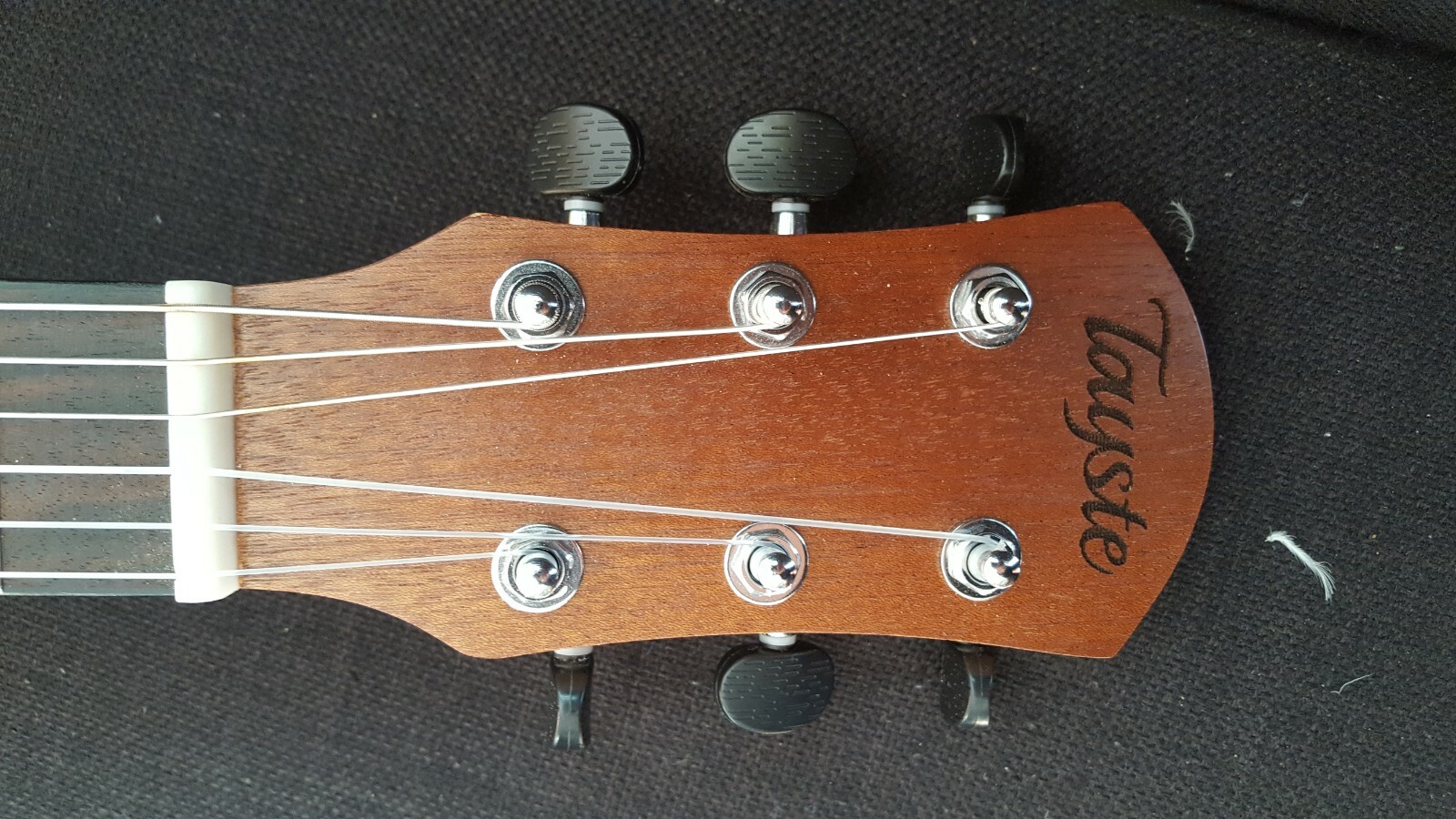 Guitalele 30" w/ 4Band EQ and Cutaway Spruce Solid top