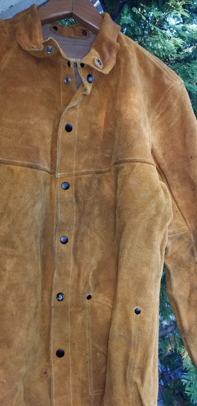 SUEDE WELDING JACKET AND JACKSON SAFETY GOGGLES SIZE MEDIUM