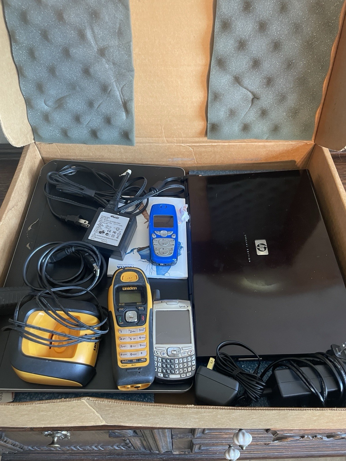 Vintage Tech Wholesale Lot For Parts Repair HP Laptops Palm Treo Nokia Uniden
