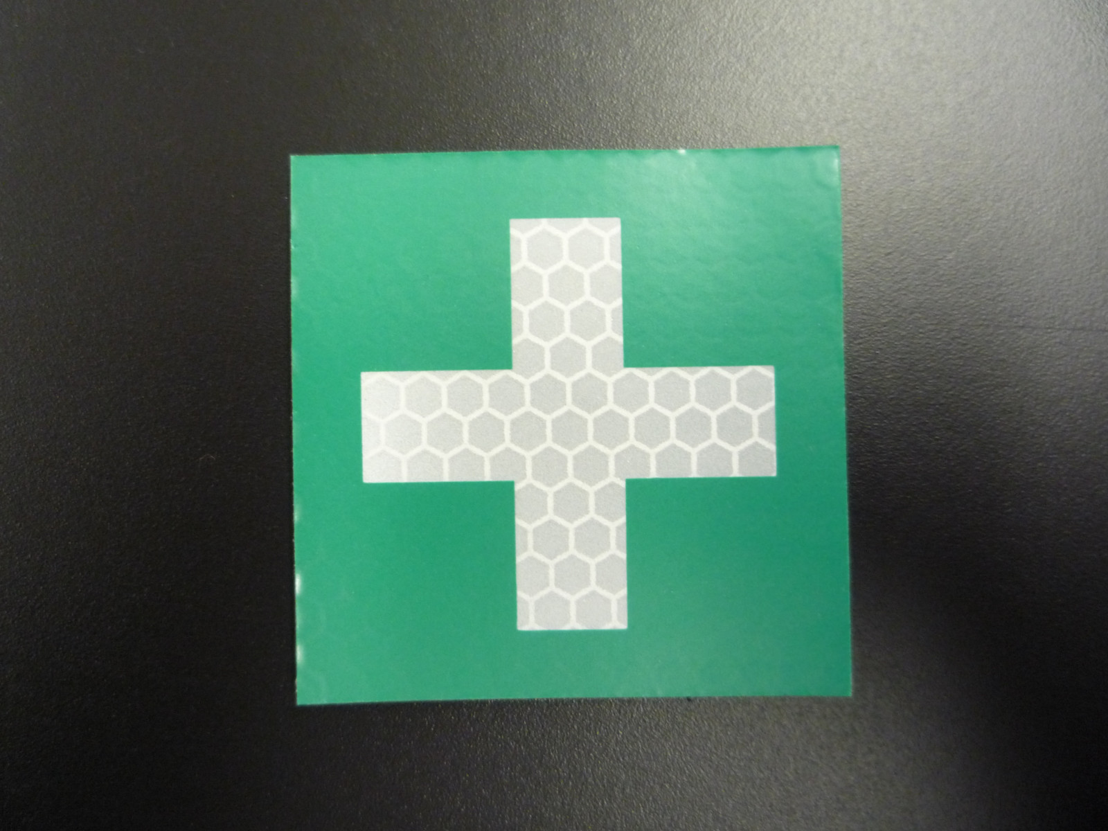 MEDIC CROSS PATCH 3M SOLAS KELLY GREEN 2" X 2" W/VELCRO® BRAND FSTNER REJECT420