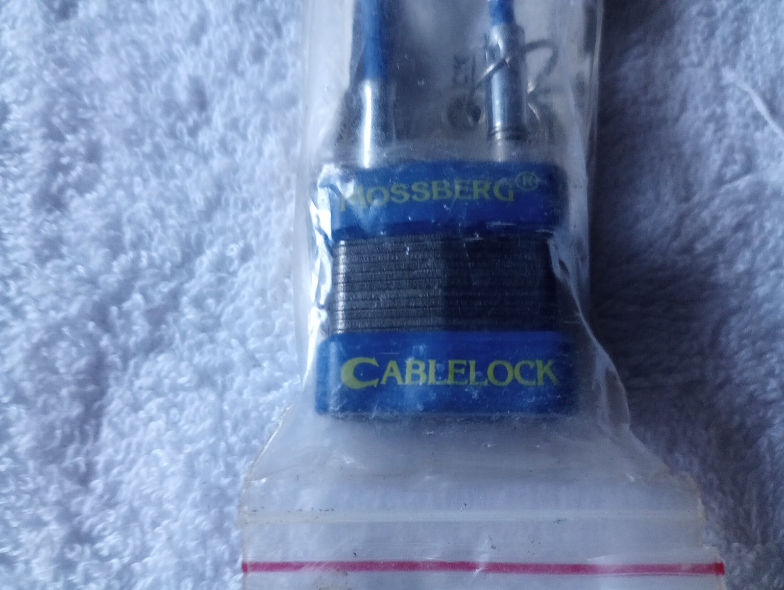 Mossberg Blue Cable Firearm Safety Gun Lock w/2 Keys Instructions